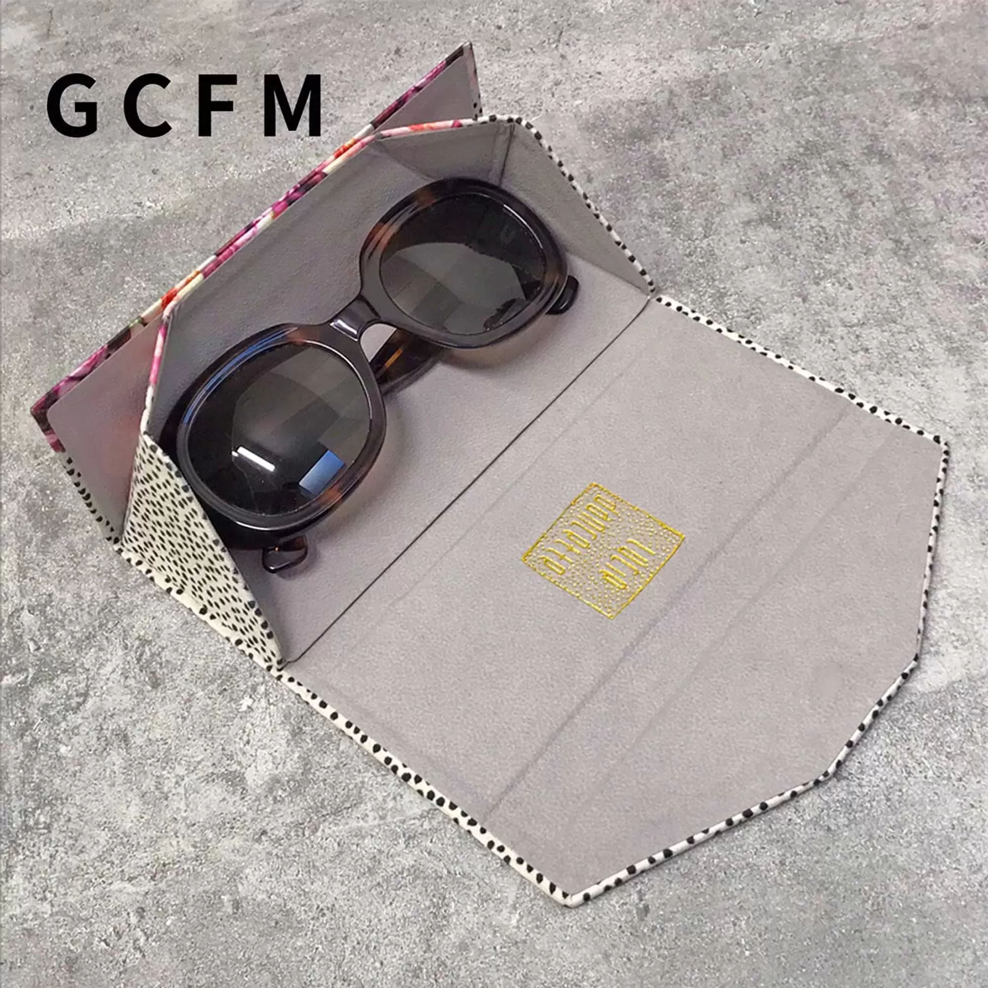 GCFM | 折りたたみメガネケース・サイズM