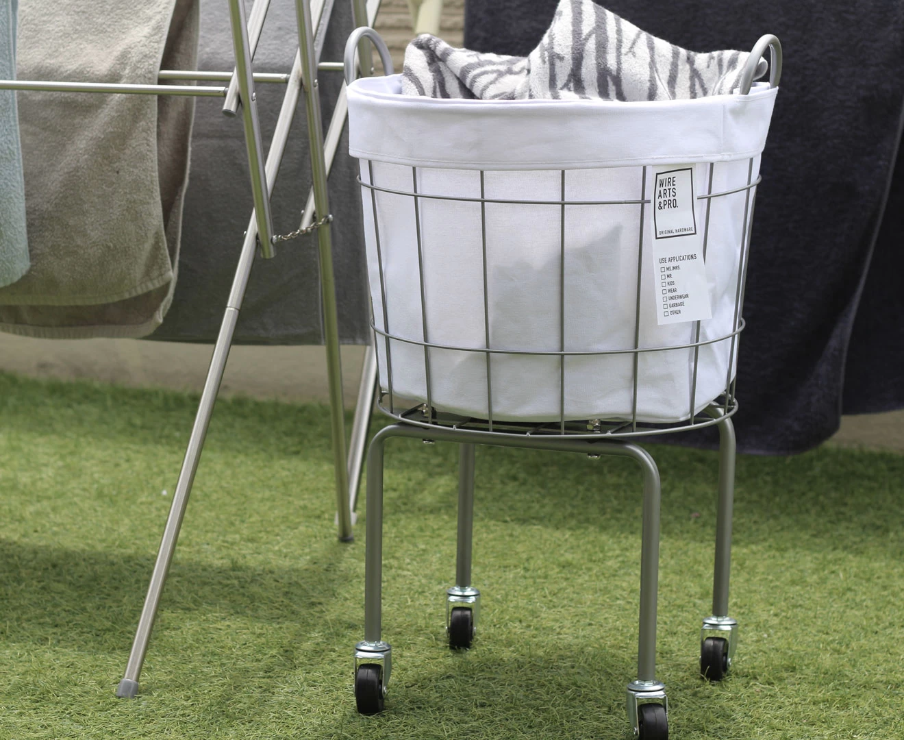 003334 WIRE ARTS & PRO.LAUNDRY ROUND BASKET with CASTER LEG 35L