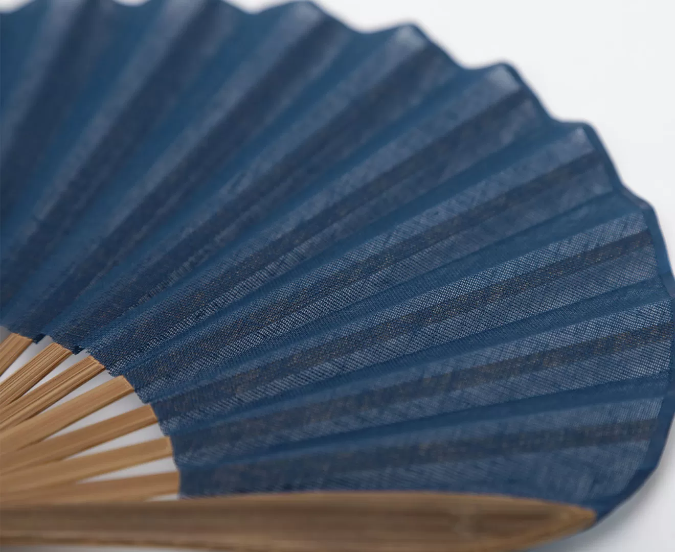 ガーゼ素材のふわり扇子