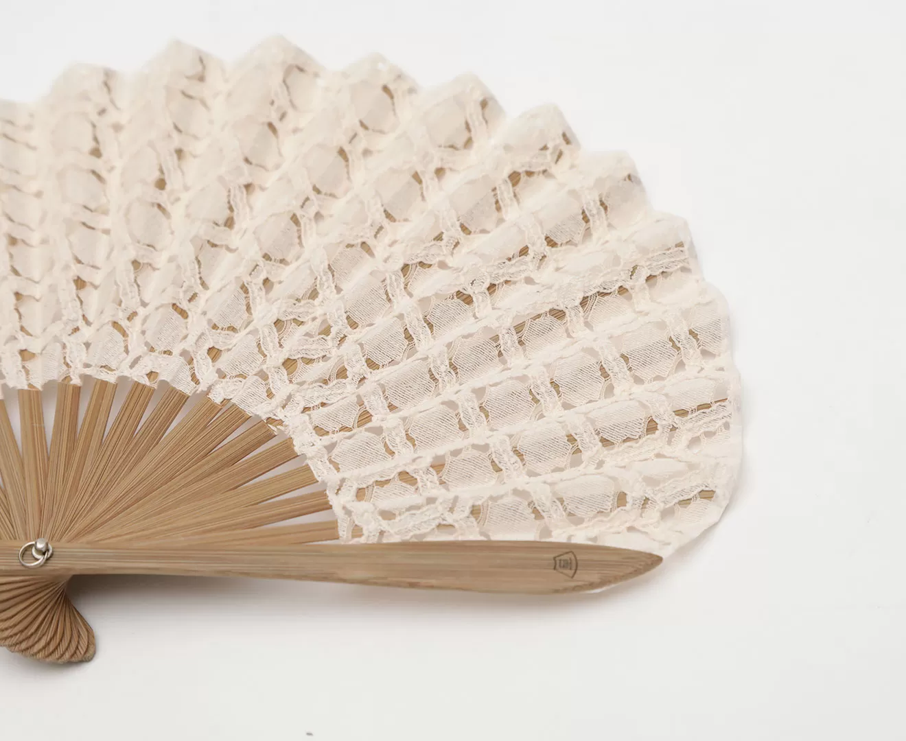 レース素材のふわり扇子