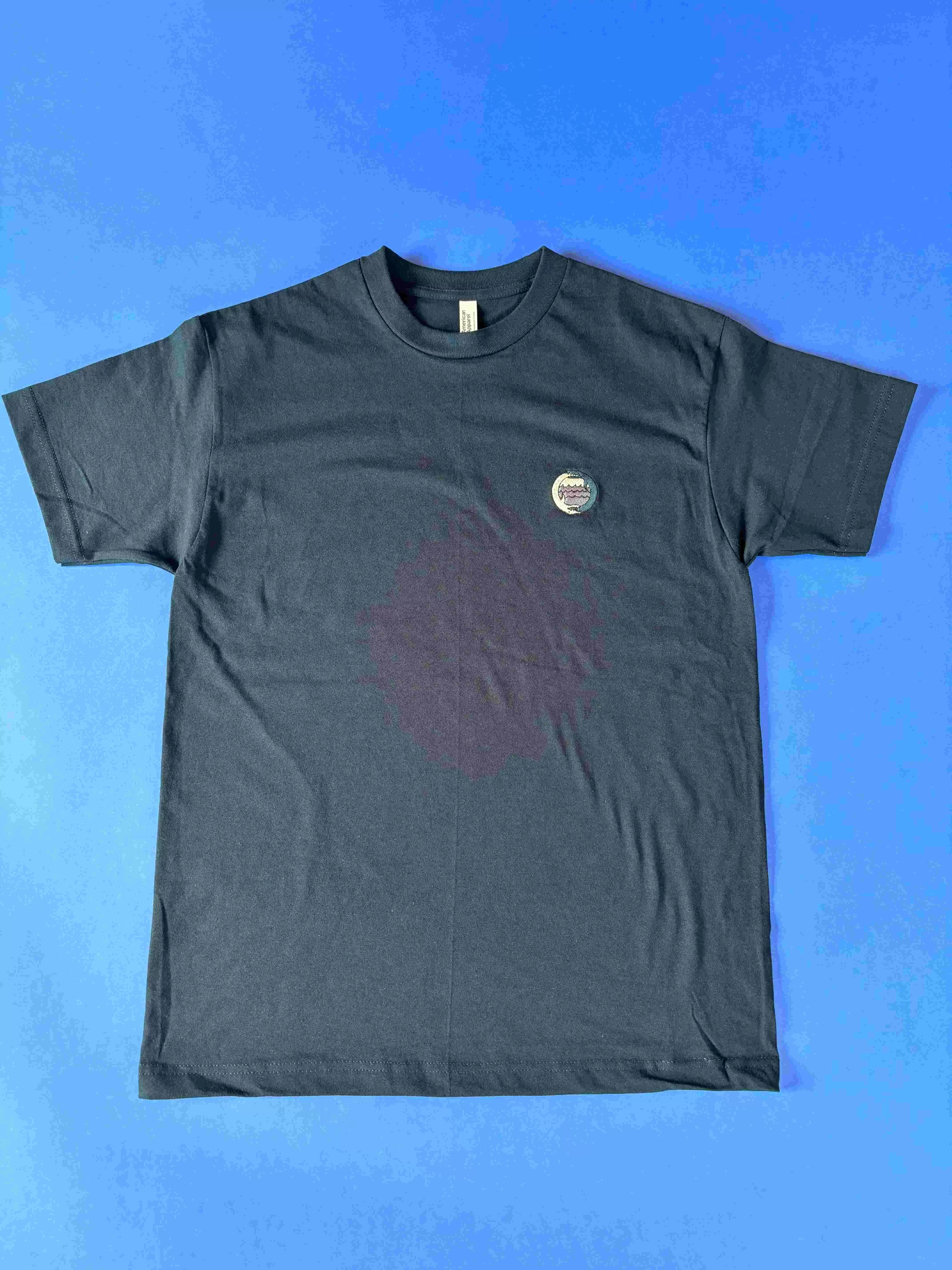 モササウルスembroideryTシャツ