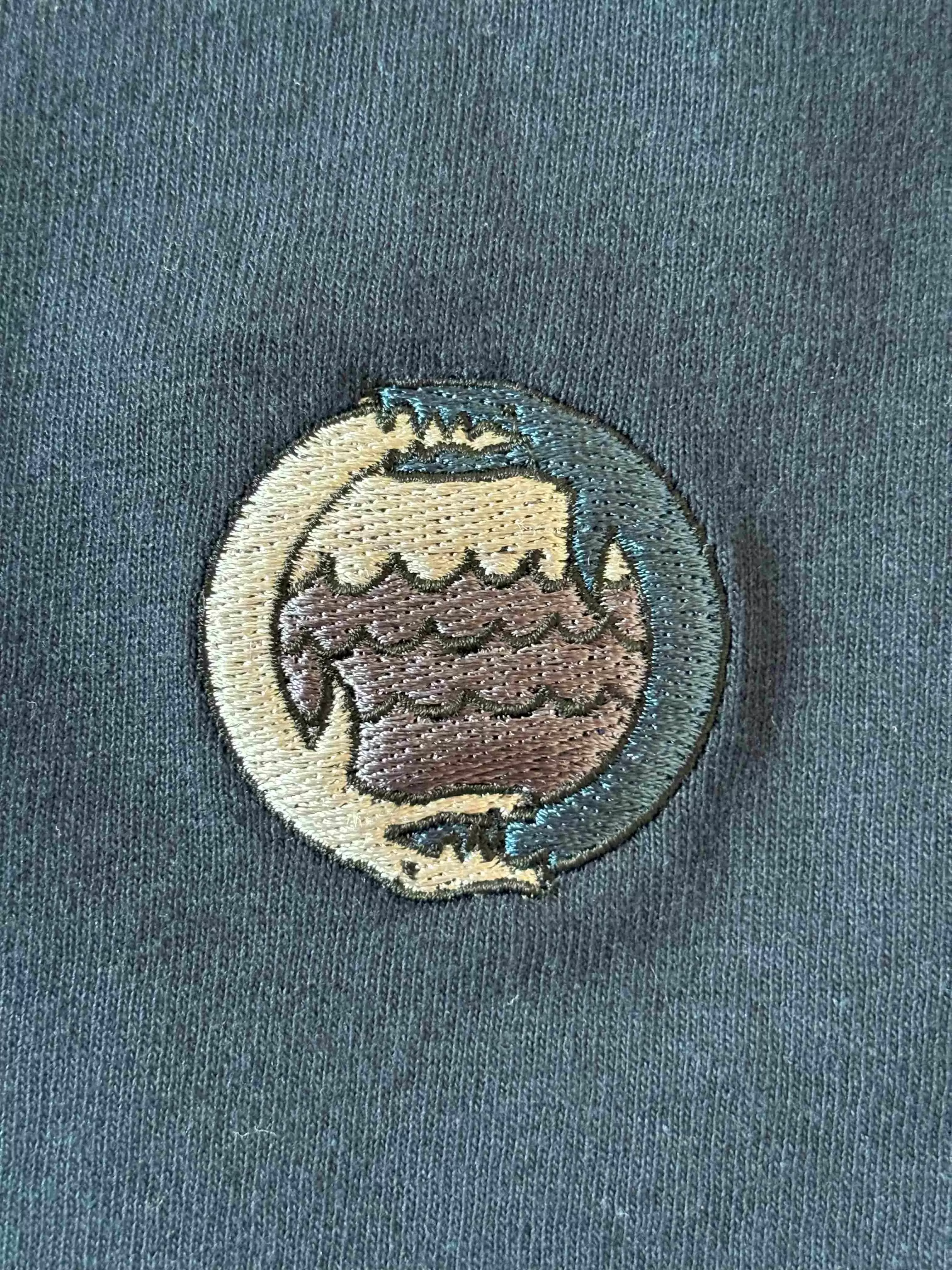 モササウルスembroideryTシャツ