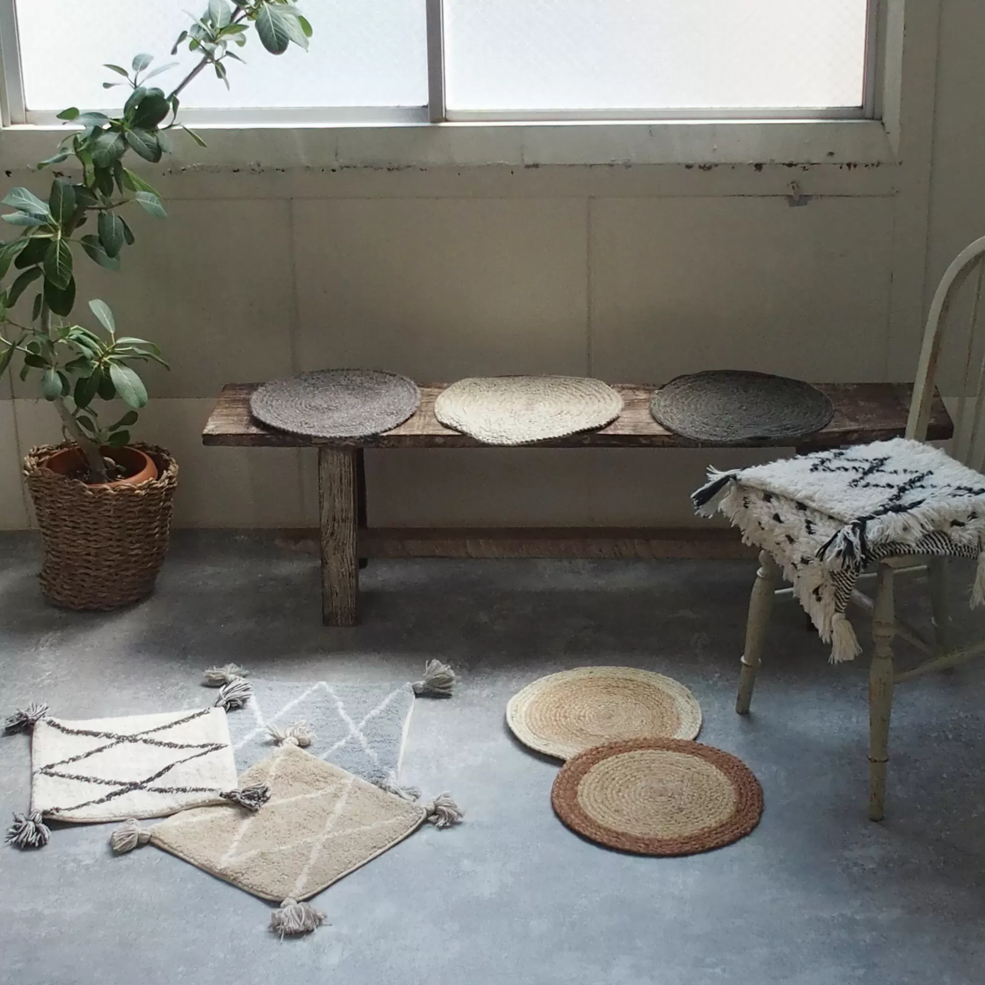 NEHA-BEIGE- CHAIR RUG ( ネハ ) 33×33cm