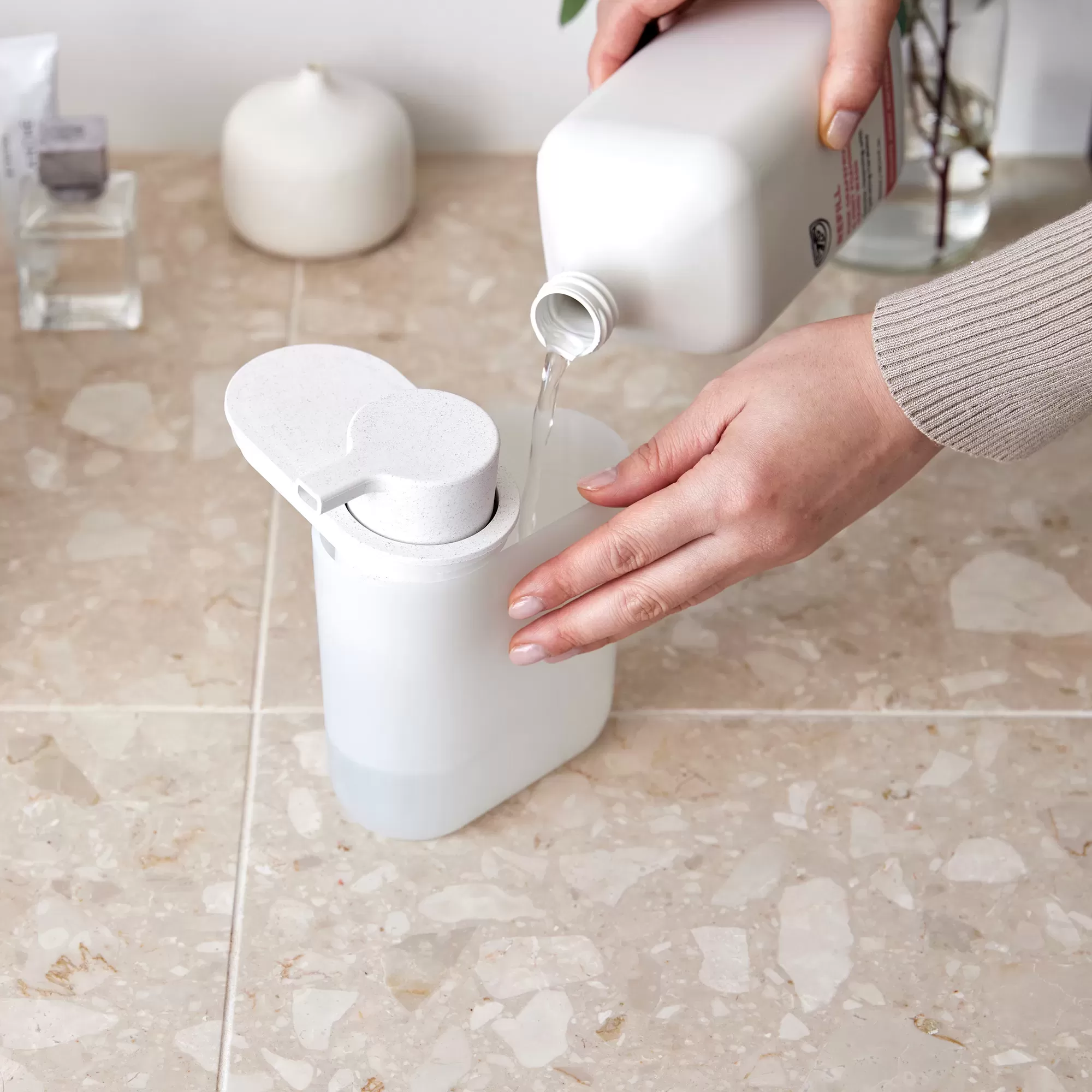 ソープディスペンサー　泡タイプ