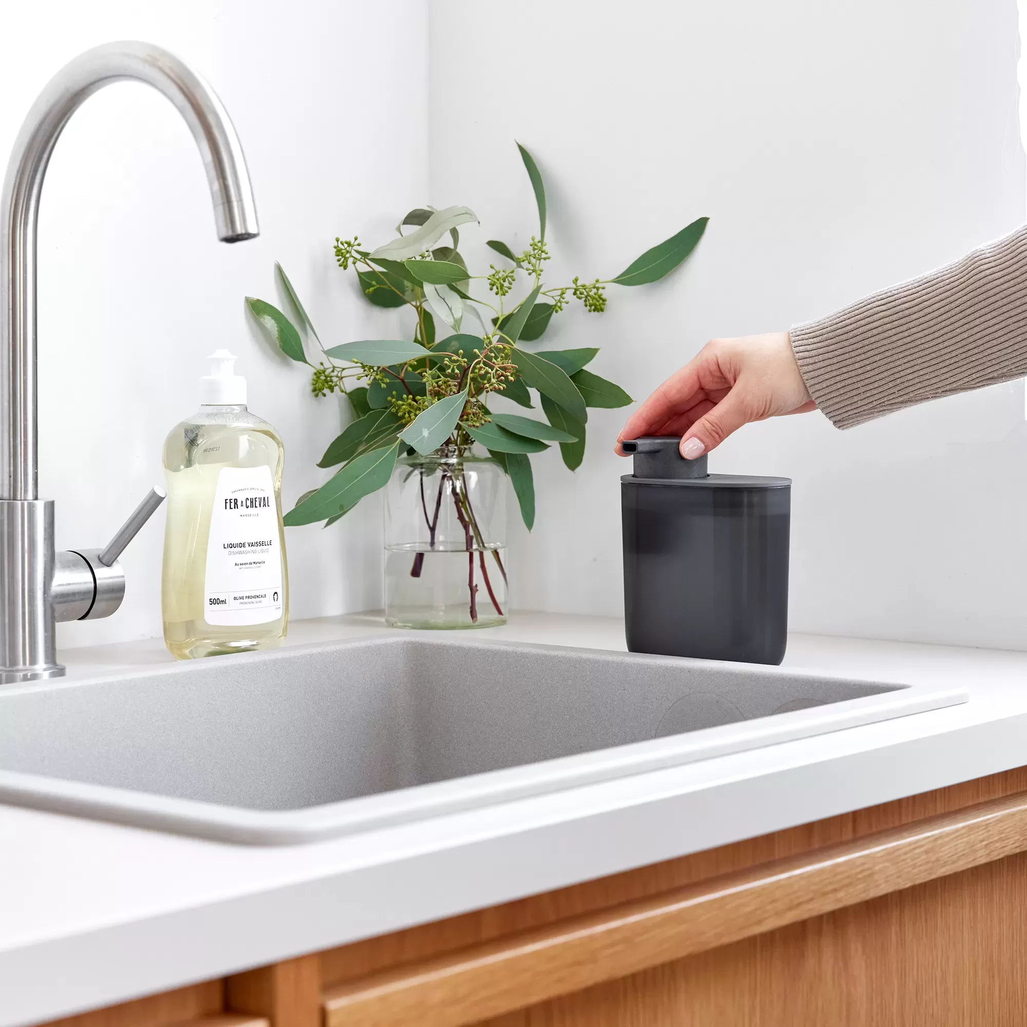 ソープディスペンサー　泡タイプ