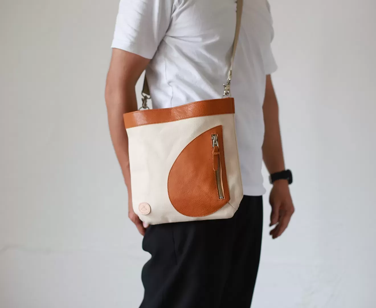 DUOサコッシュ 帆布×牛革 サコッシュ