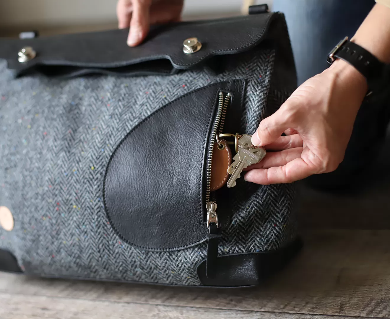 リトルポストマン ハリスツイード×牛革 ショルダーバッグ