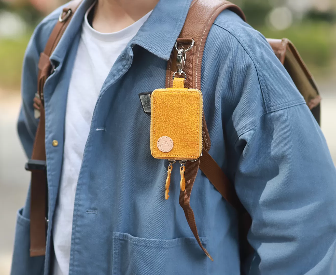 ぶら下げるコンパクト財布「Blur」