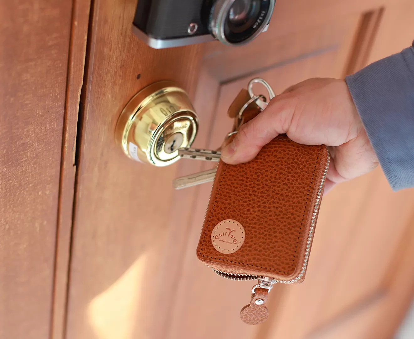 ぶら下げるコンパクト財布「Blur」