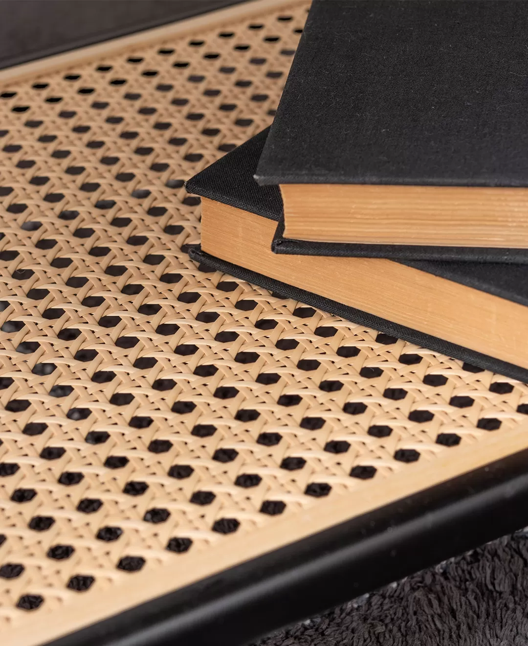 Living table　PT-472BK/WH