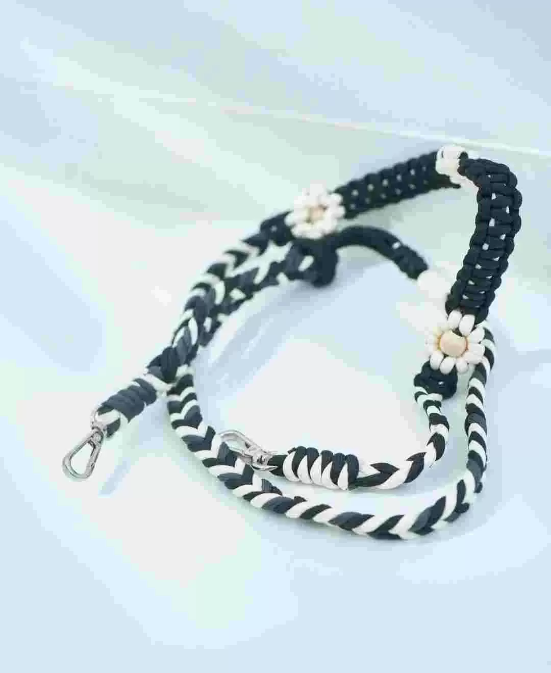 ソロモン編み スマホストラップ 3WAY ポイントフラワー