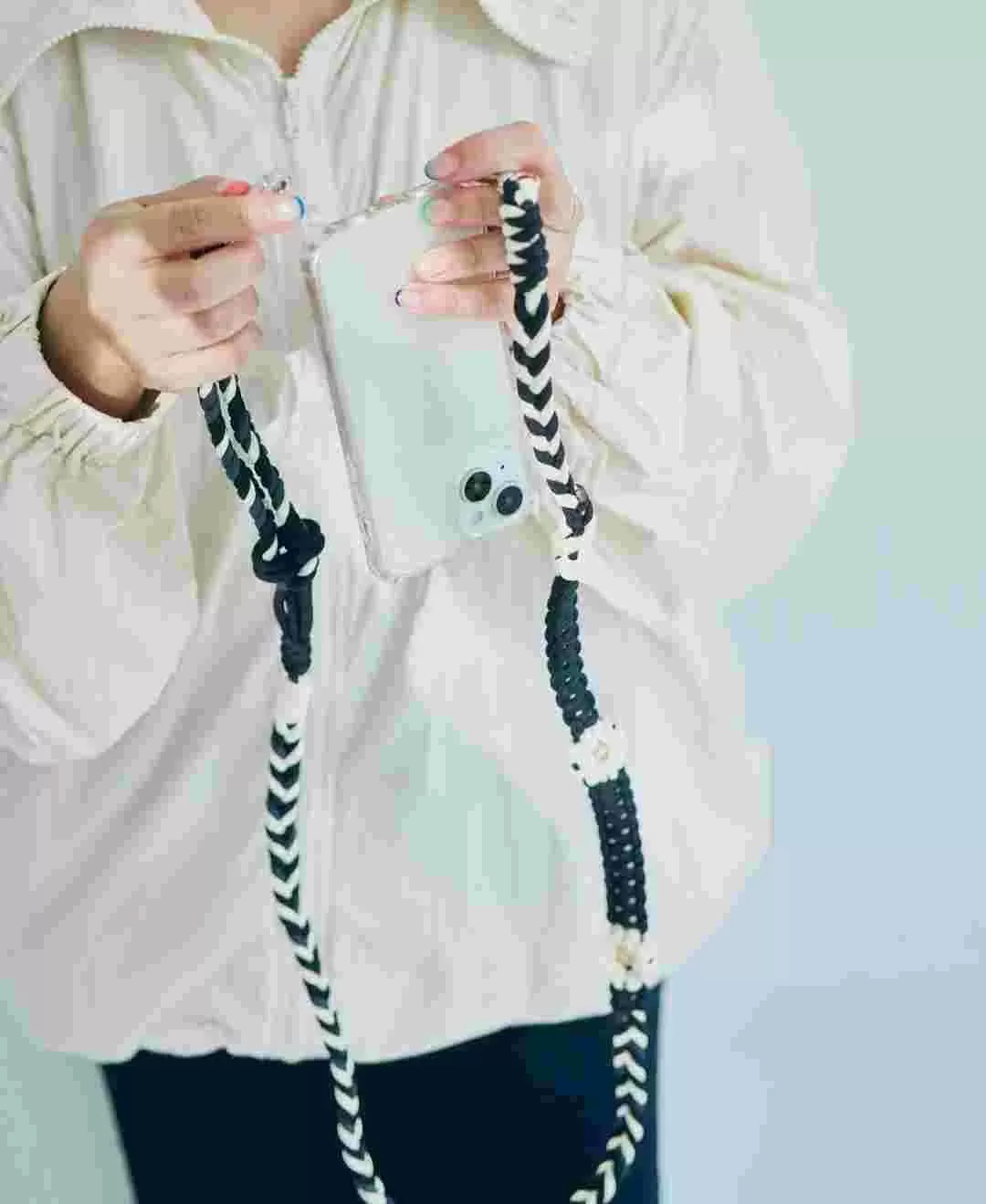 ソロモン編み スマホストラップ 3WAY ポイントフラワー