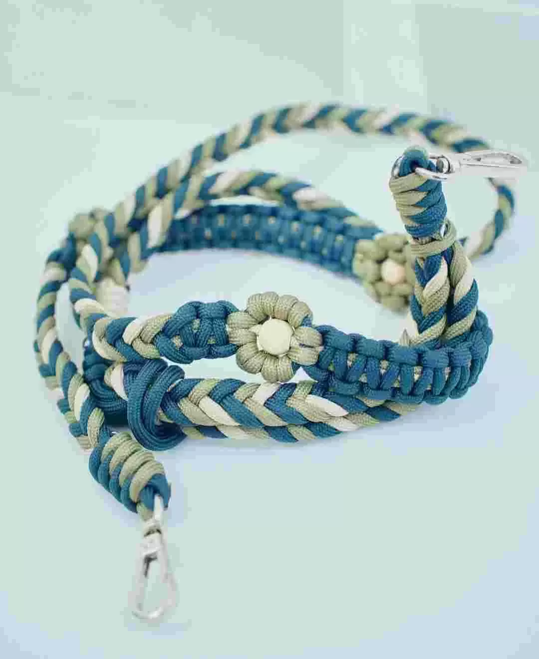 ソロモン編み スマホストラップ 3WAY ポイントフラワー