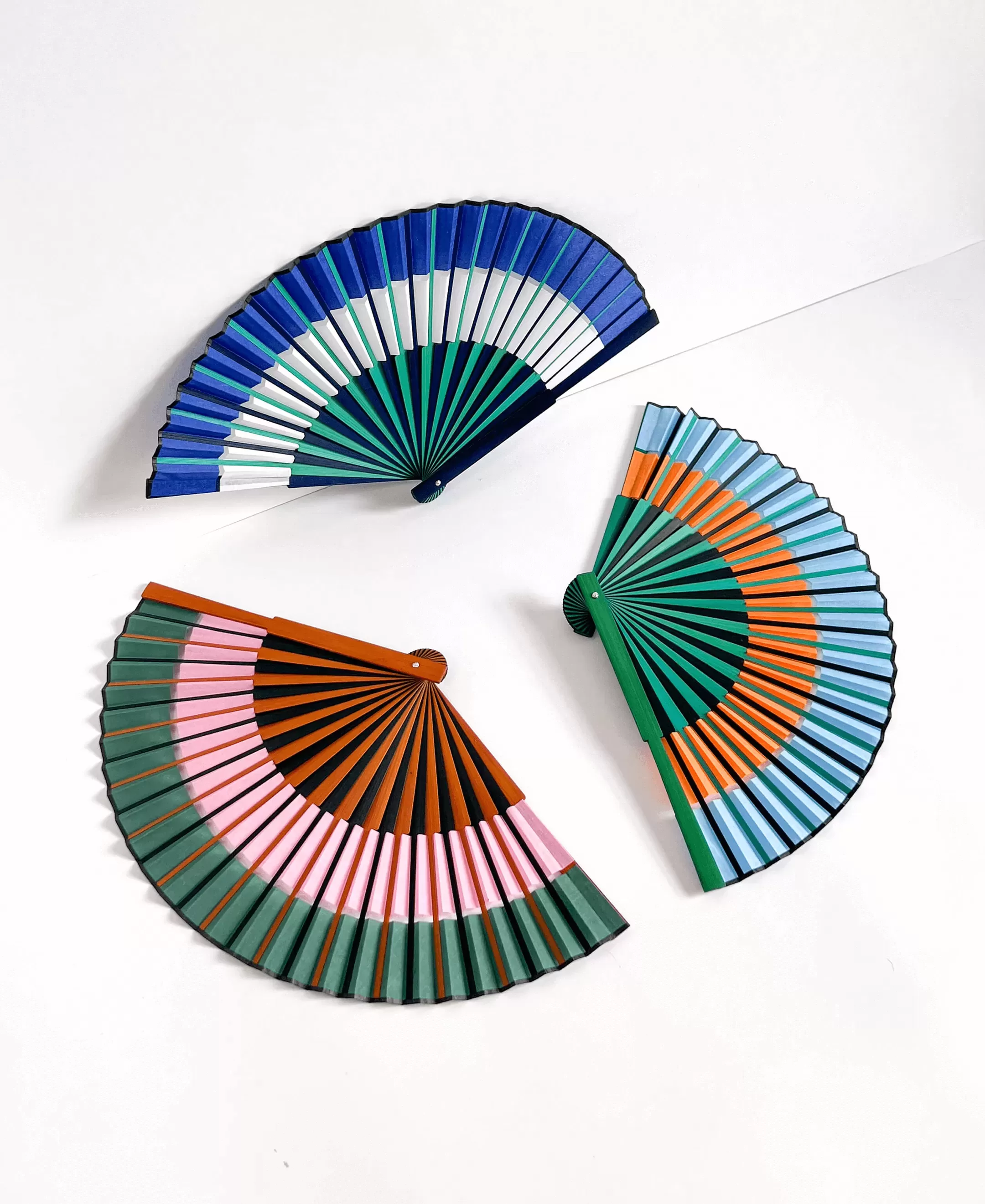 二重虹扇子（青／緑／橙）