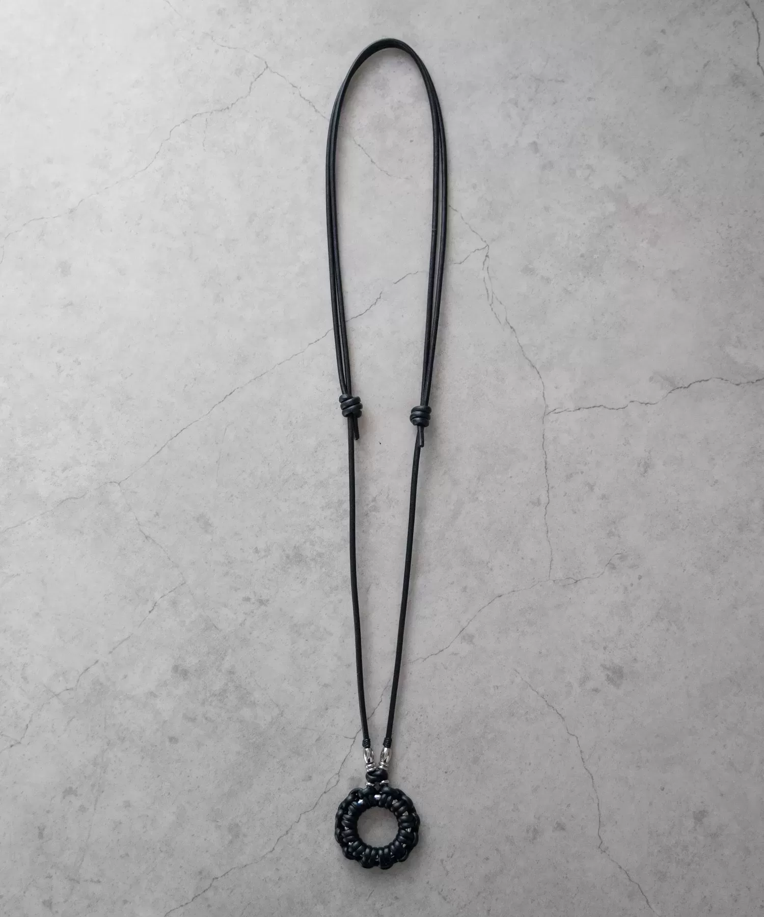 レザーブレード　ネックレス