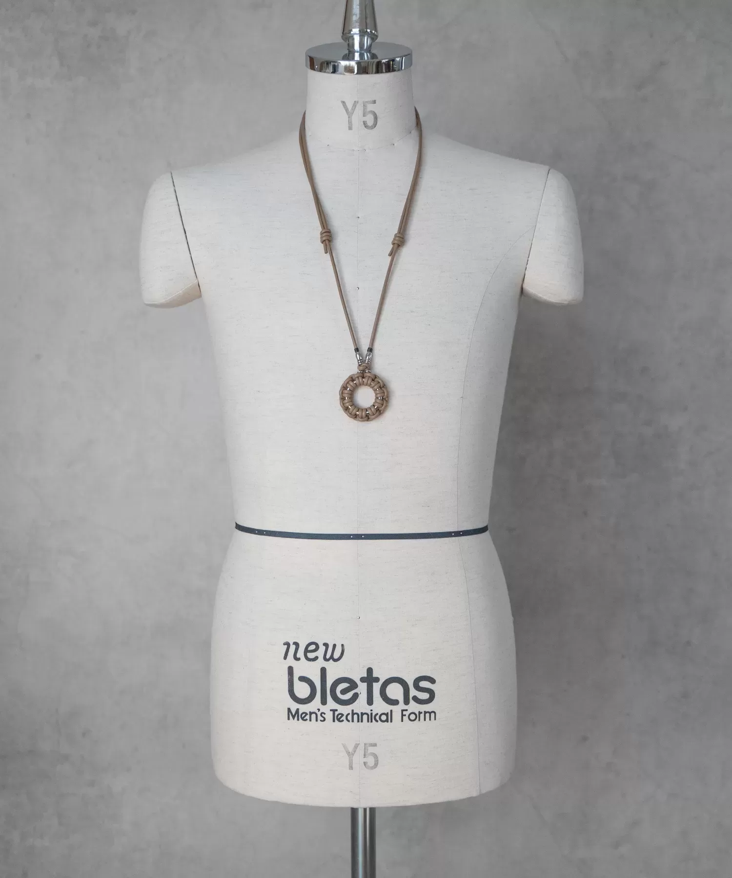 レザーブレード　ネックレス