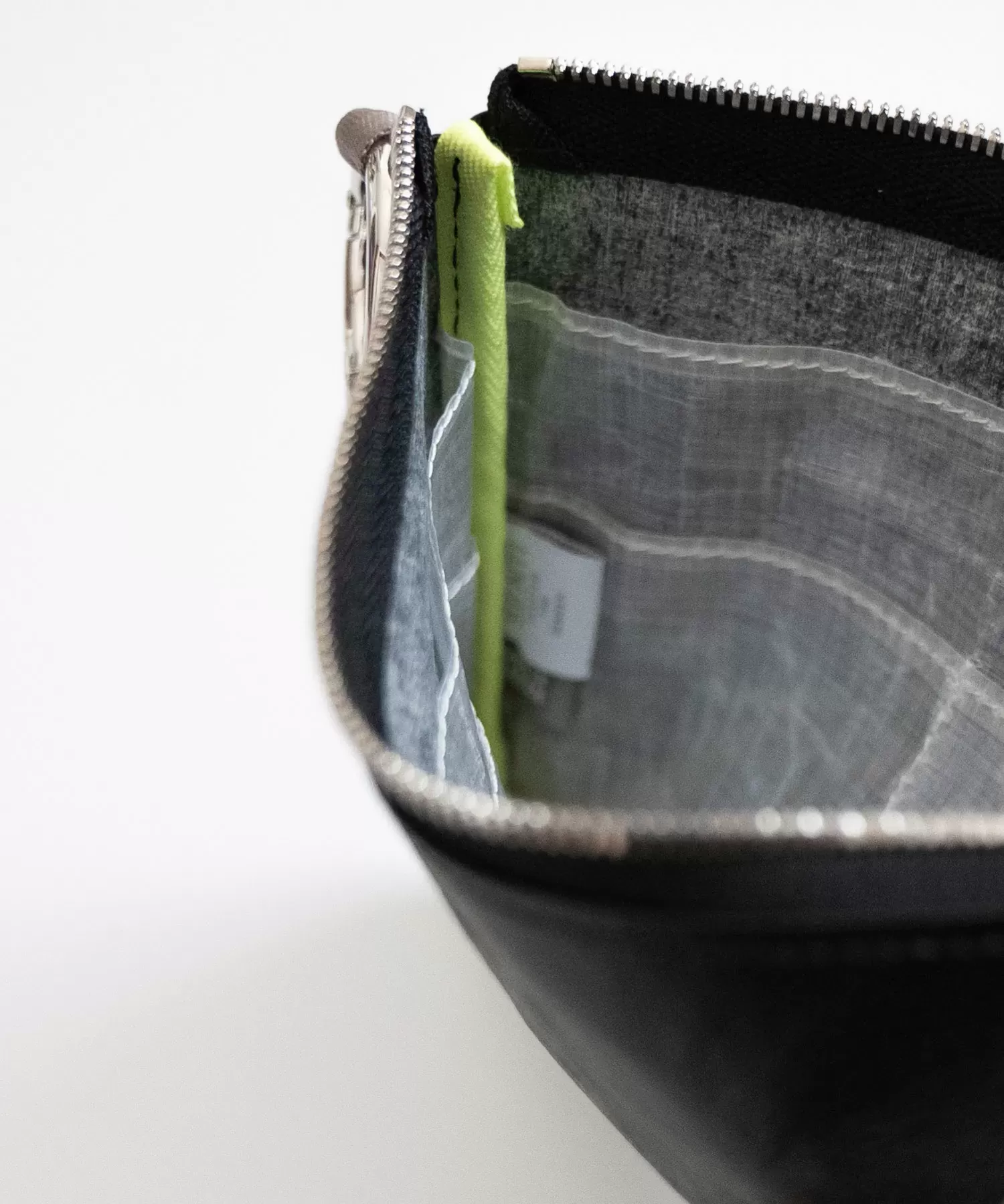 超軽量ダイニーマレザーリングポーチ_L