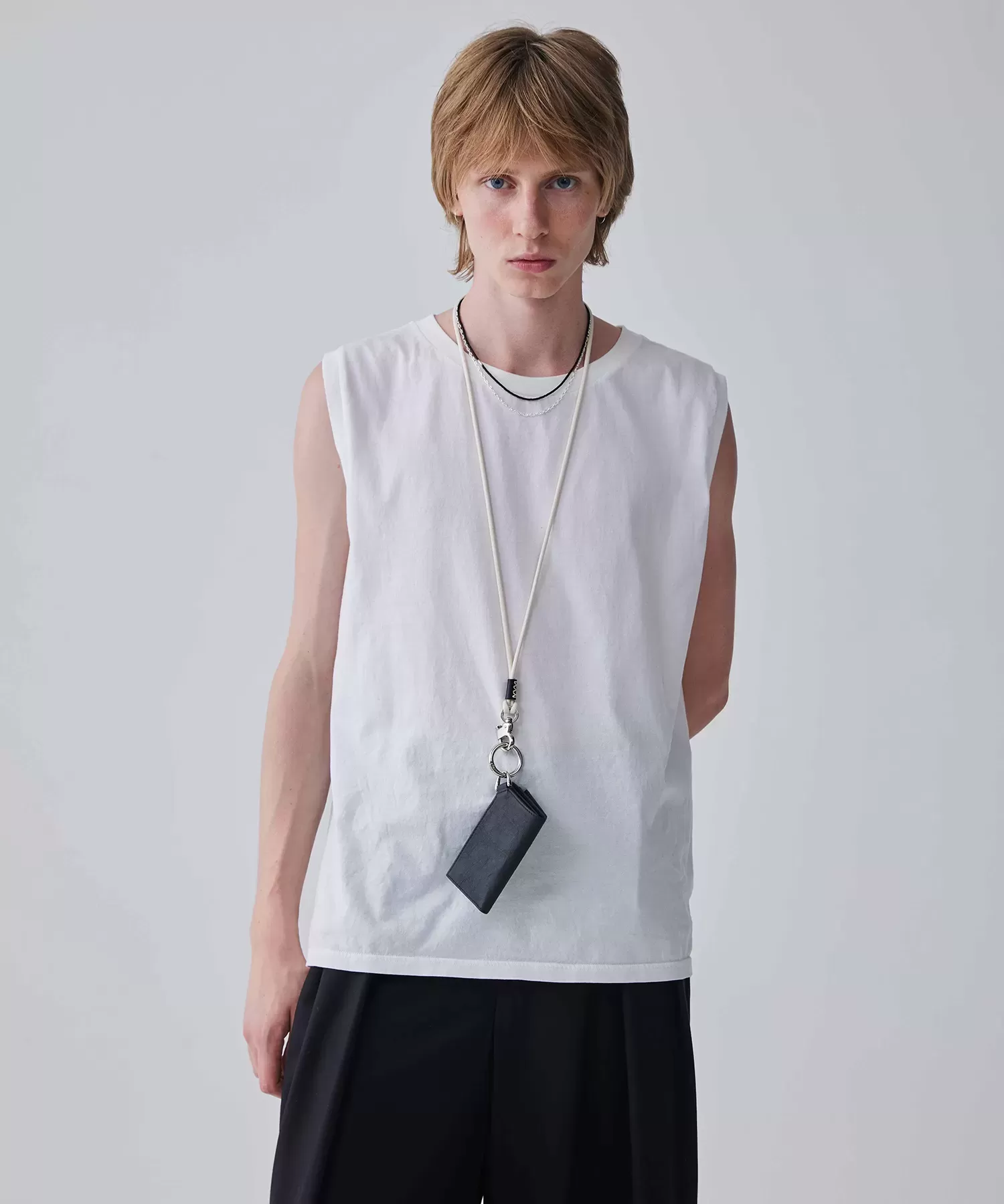 超軽量ダイニーマレザースリム三つ折り財布