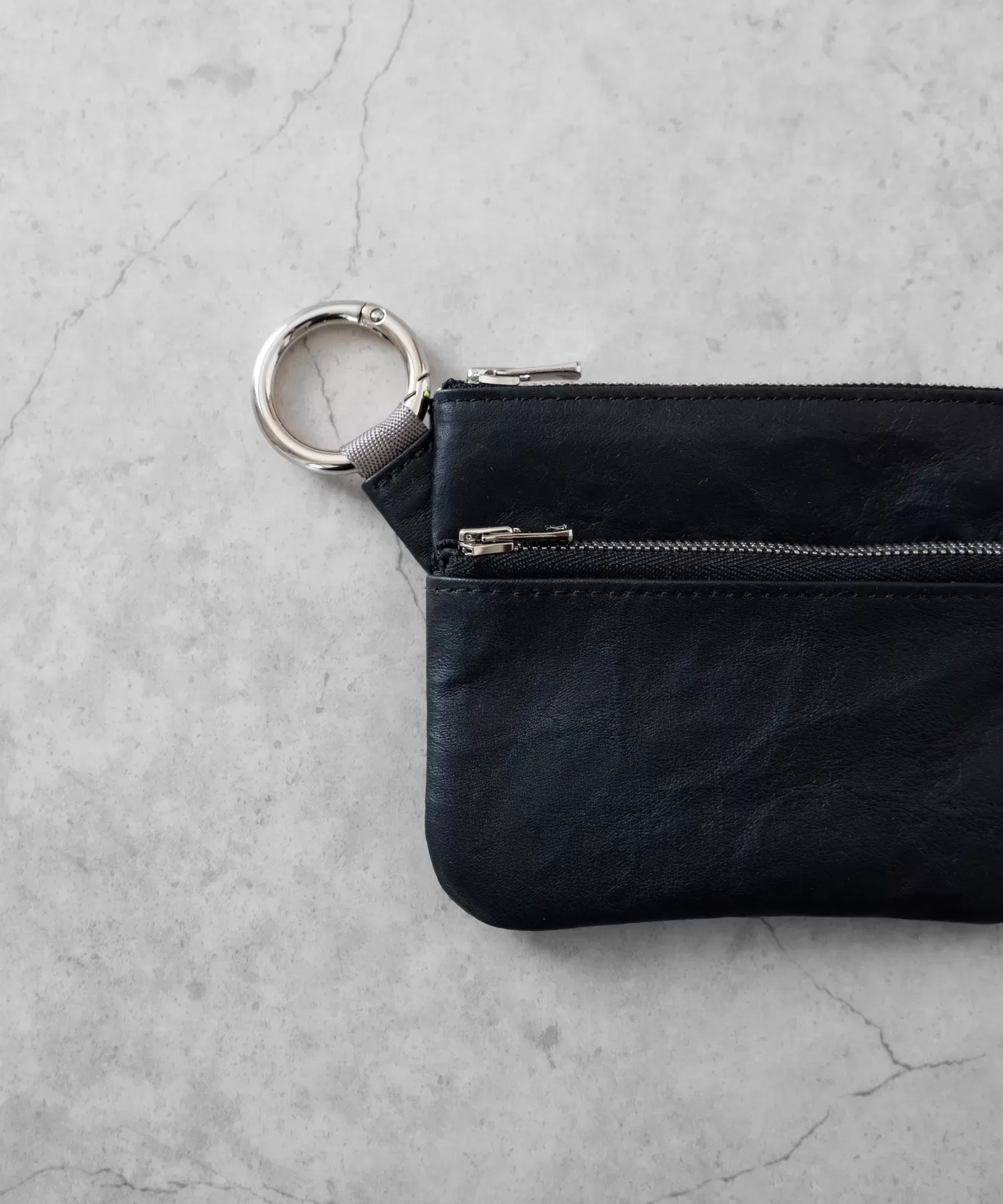 超軽量ダイニーマレザーダブルジップポーチ