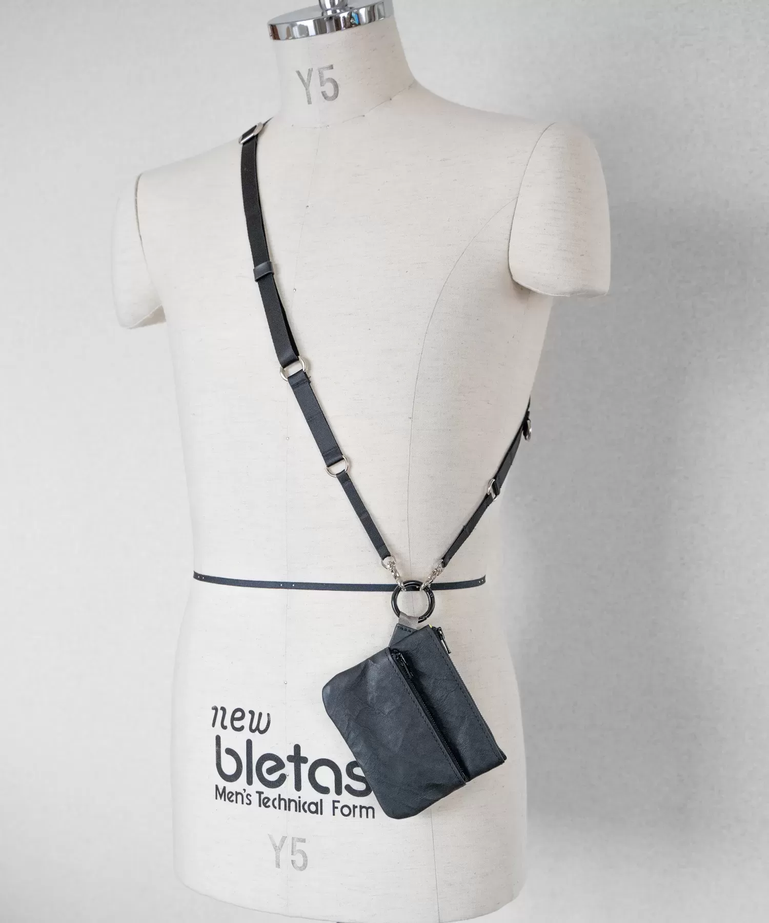 超軽量ダイニーマレザーダブルジップポーチ