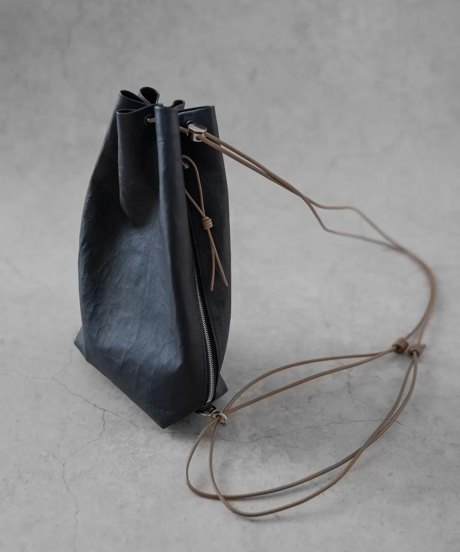 超軽量ダイニーマレザー巾着L×KeeIコラボ