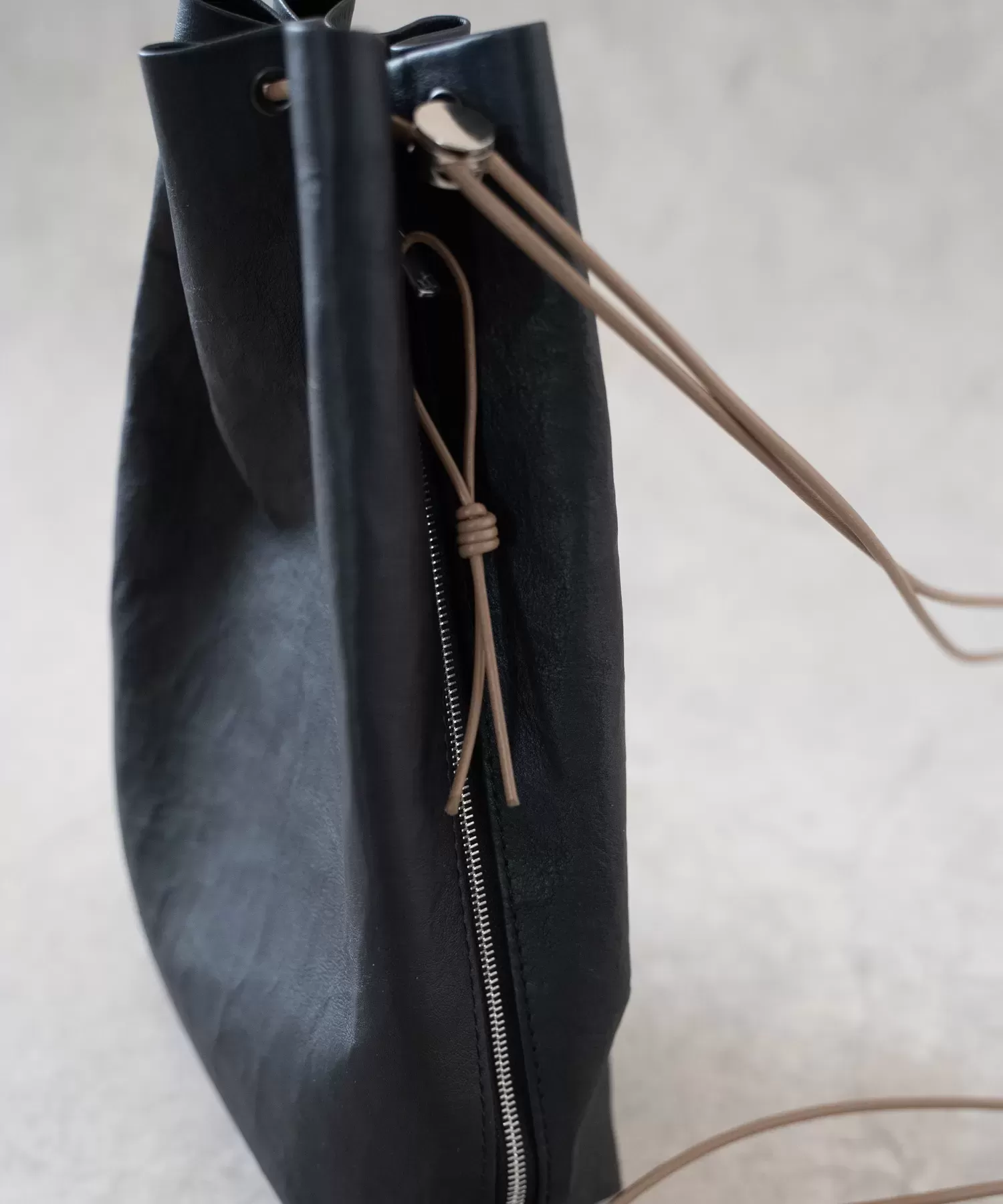 超軽量ダイニーマレザー巾着L×KeeIコラボ