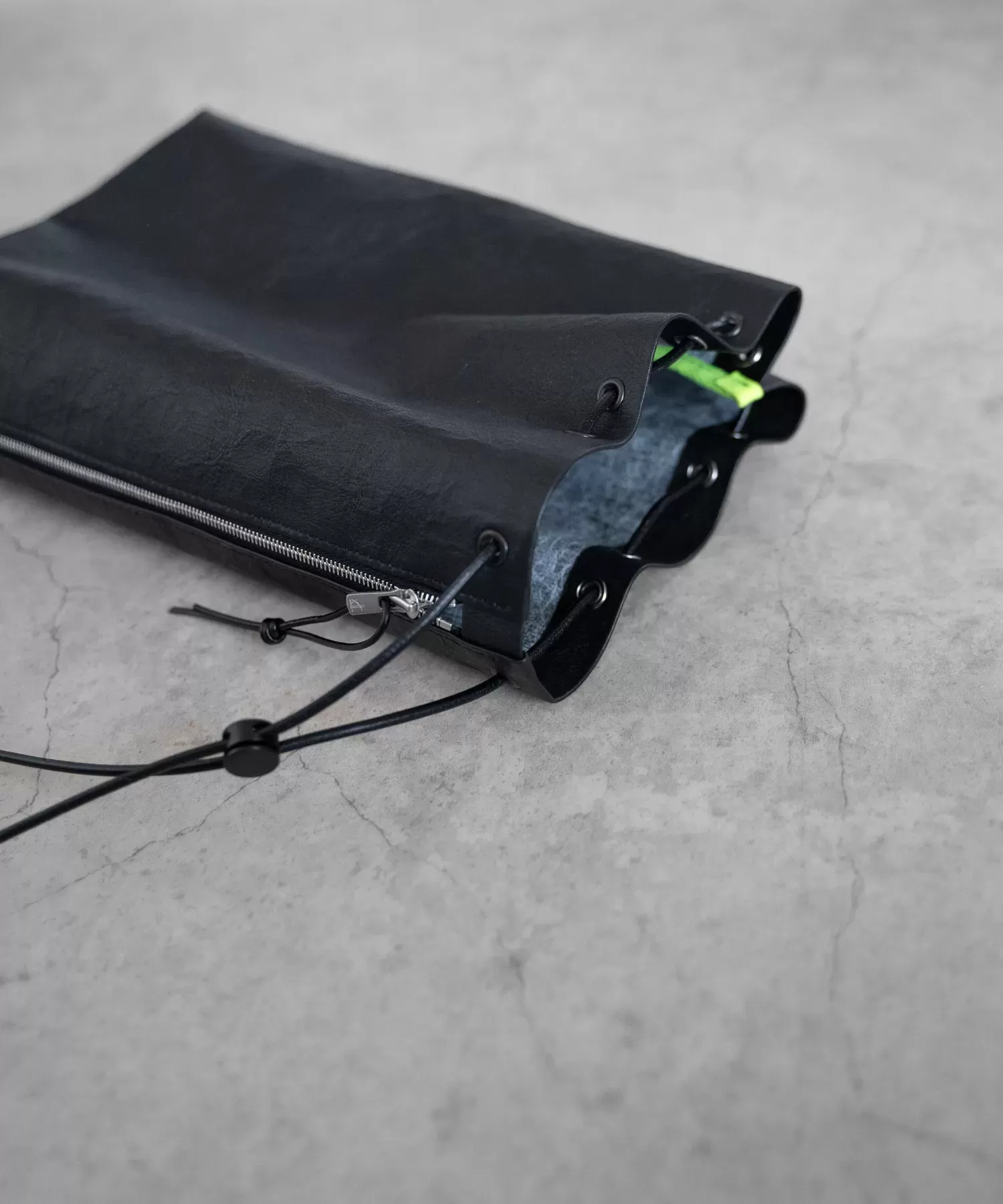 超軽量ダイニーマレザー巾着L×KeeIコラボ