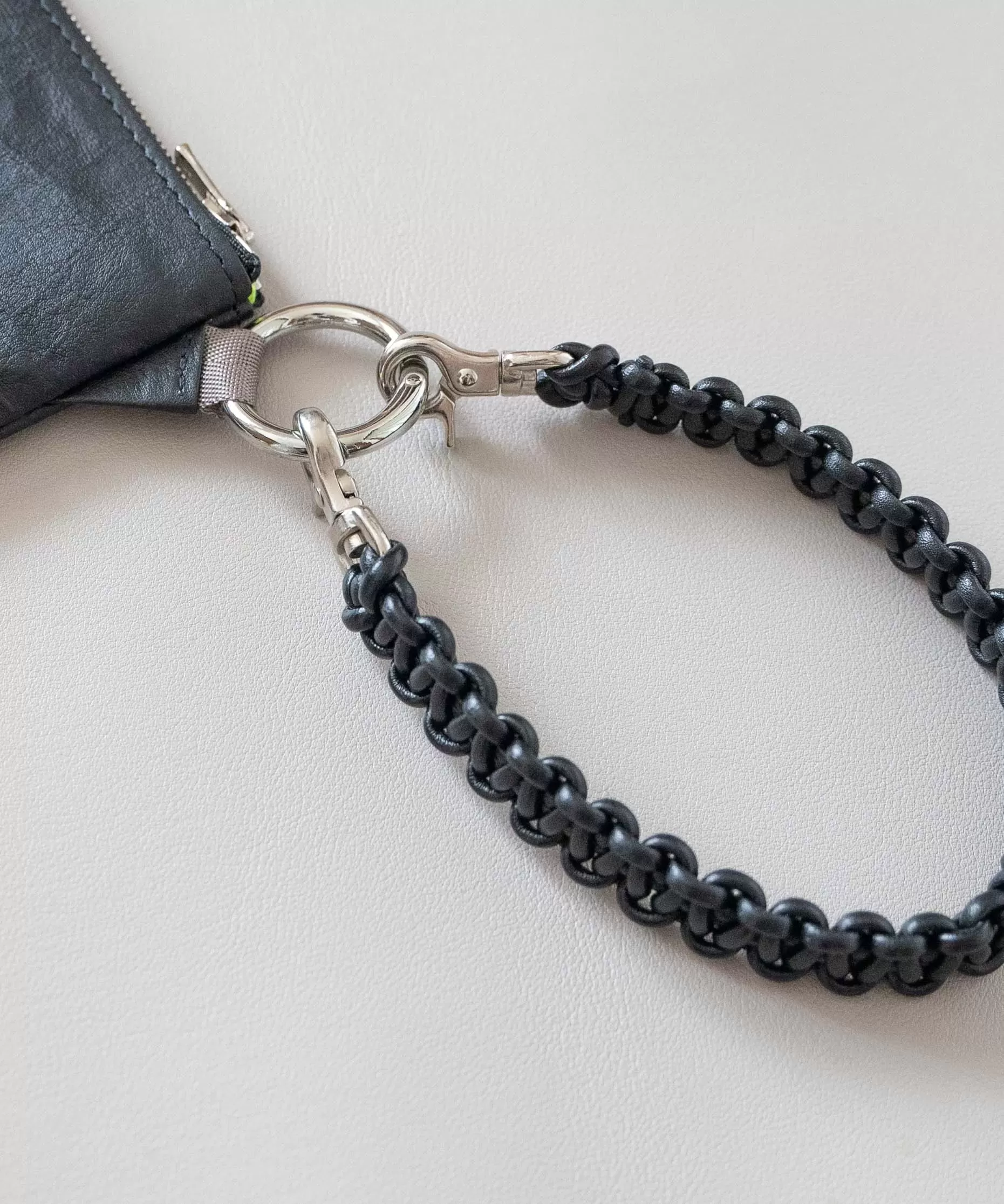 超軽量ダイニーマレザードローストリング2WAYバッグ