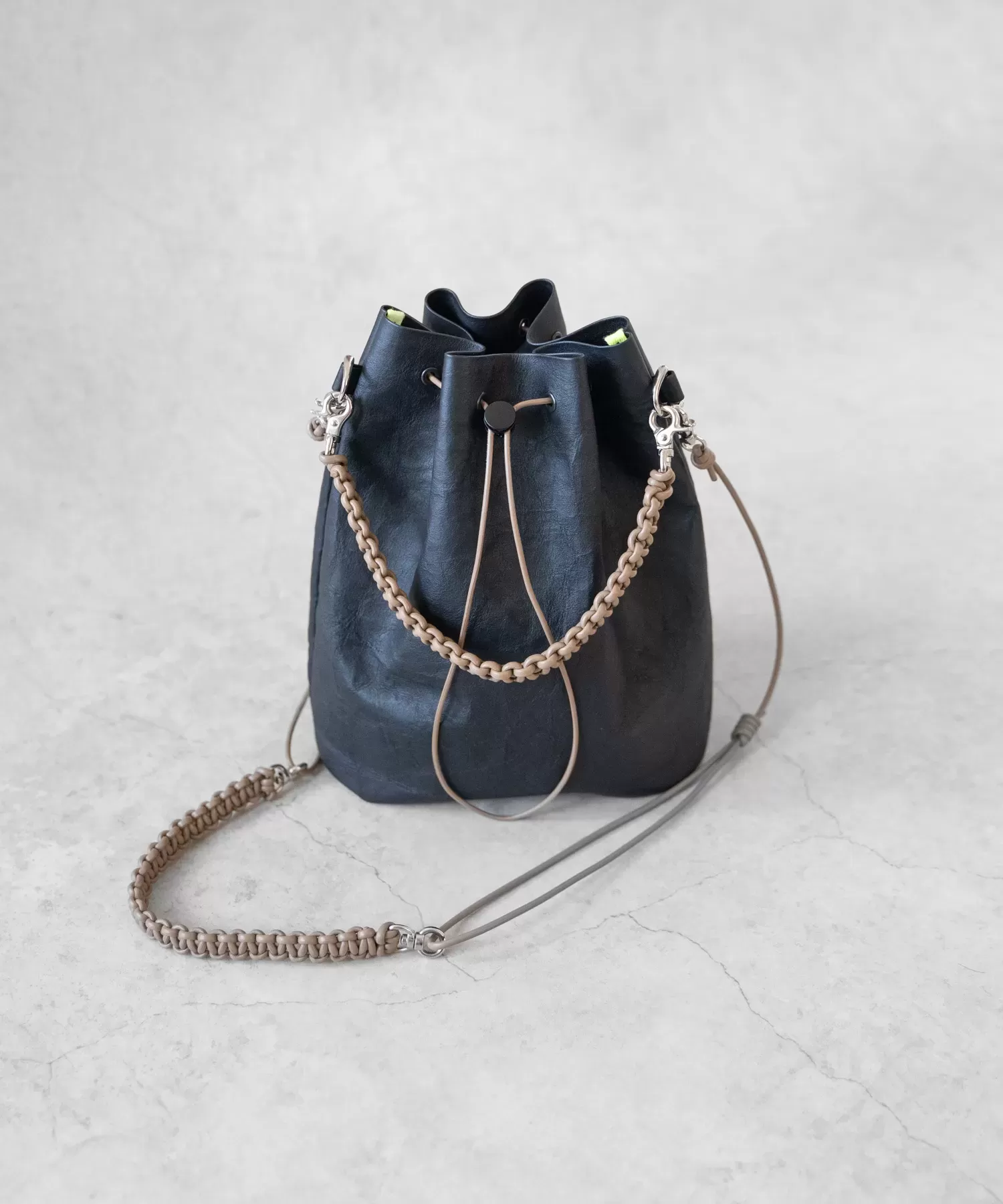 超軽量ダイニーマレザードローストリング2WAYバッグ