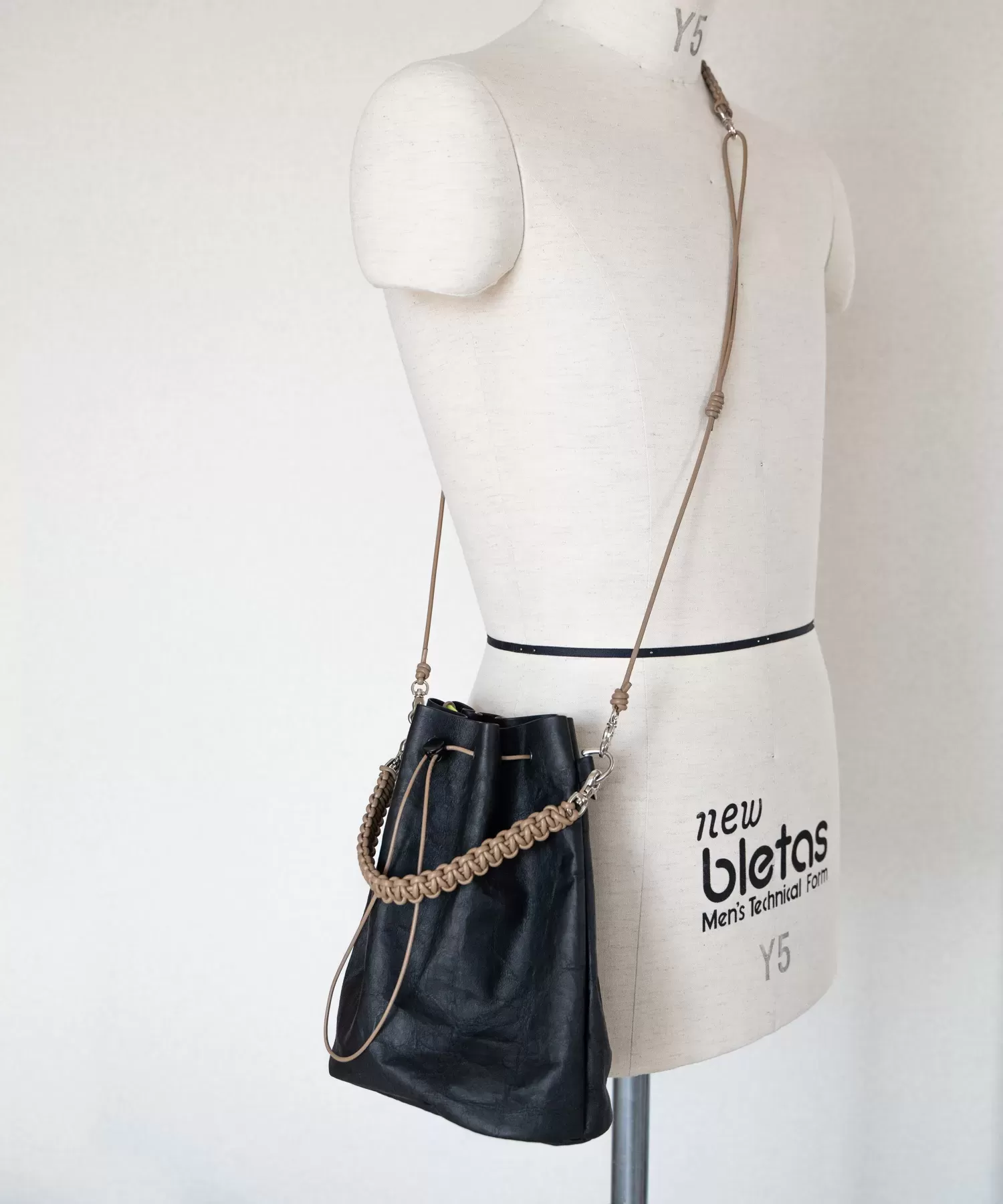 超軽量ダイニーマレザードローストリング2WAYバッグ