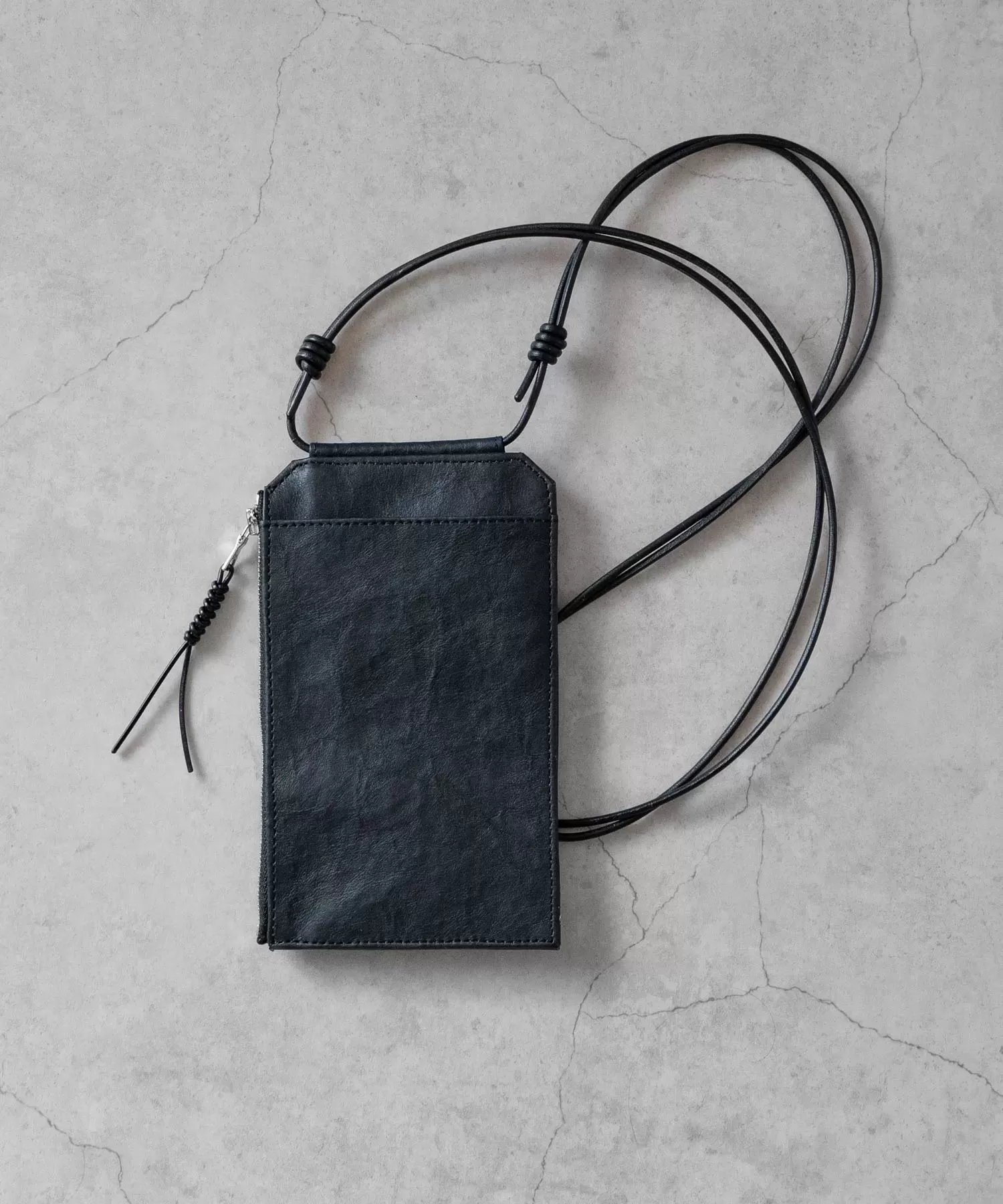 超軽量ダイニーマレザー トラベルショルダーバッグ