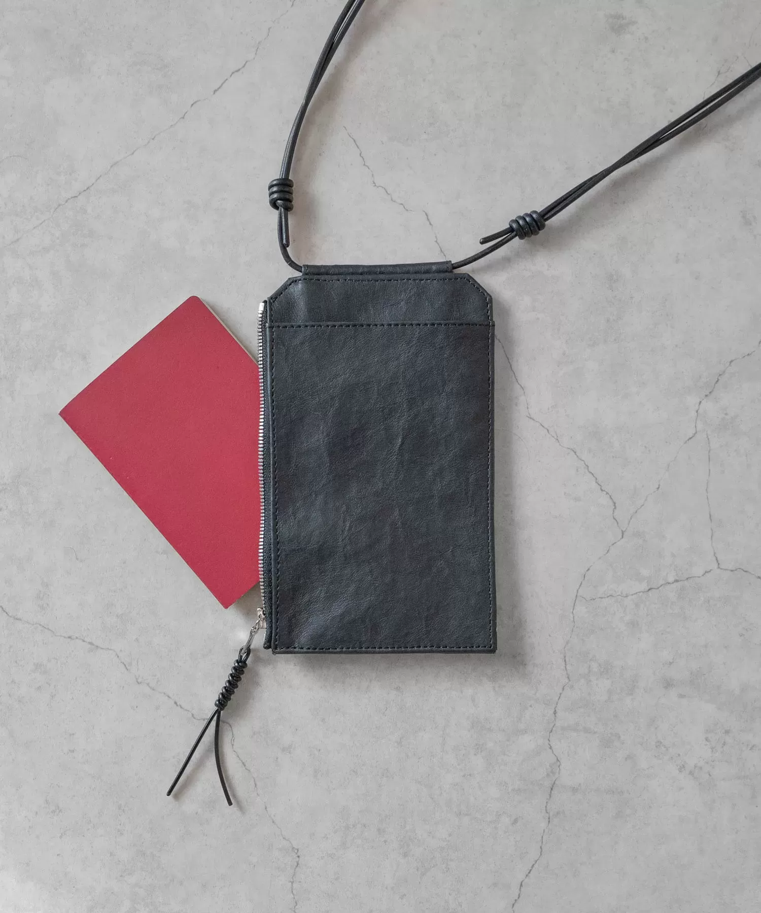 超軽量ダイニーマレザー トラベルショルダーバッグ