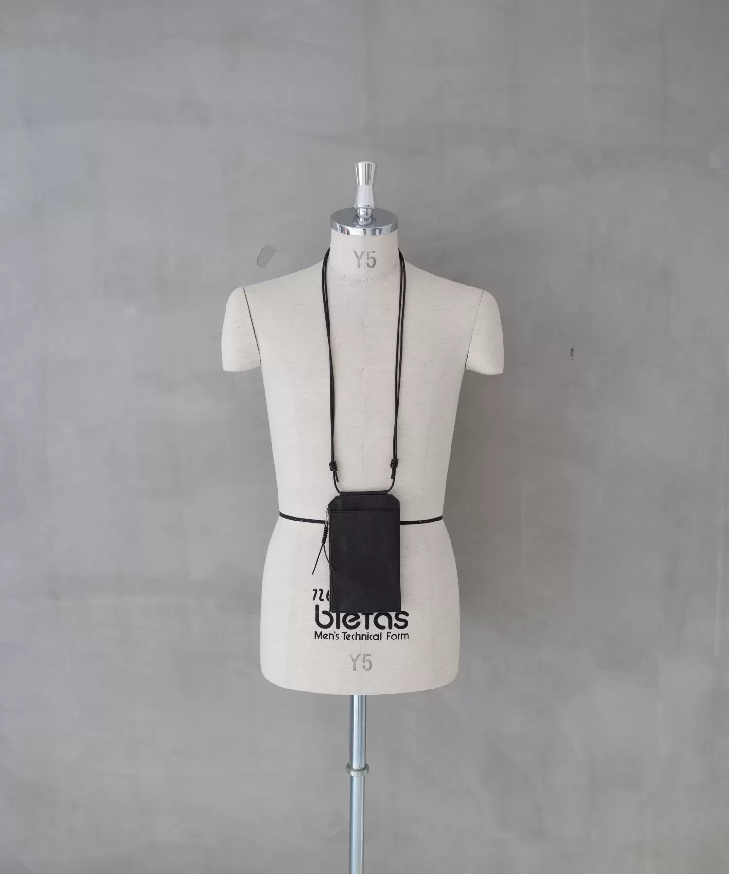 超軽量ダイニーマレザー トラベルショルダーバッグ