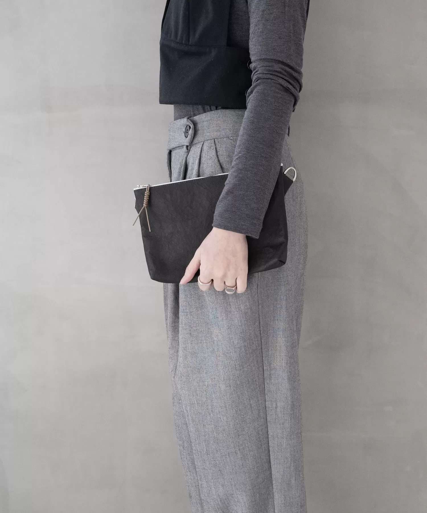 超軽量ダイニーマレザー 2WAYサコッシュ