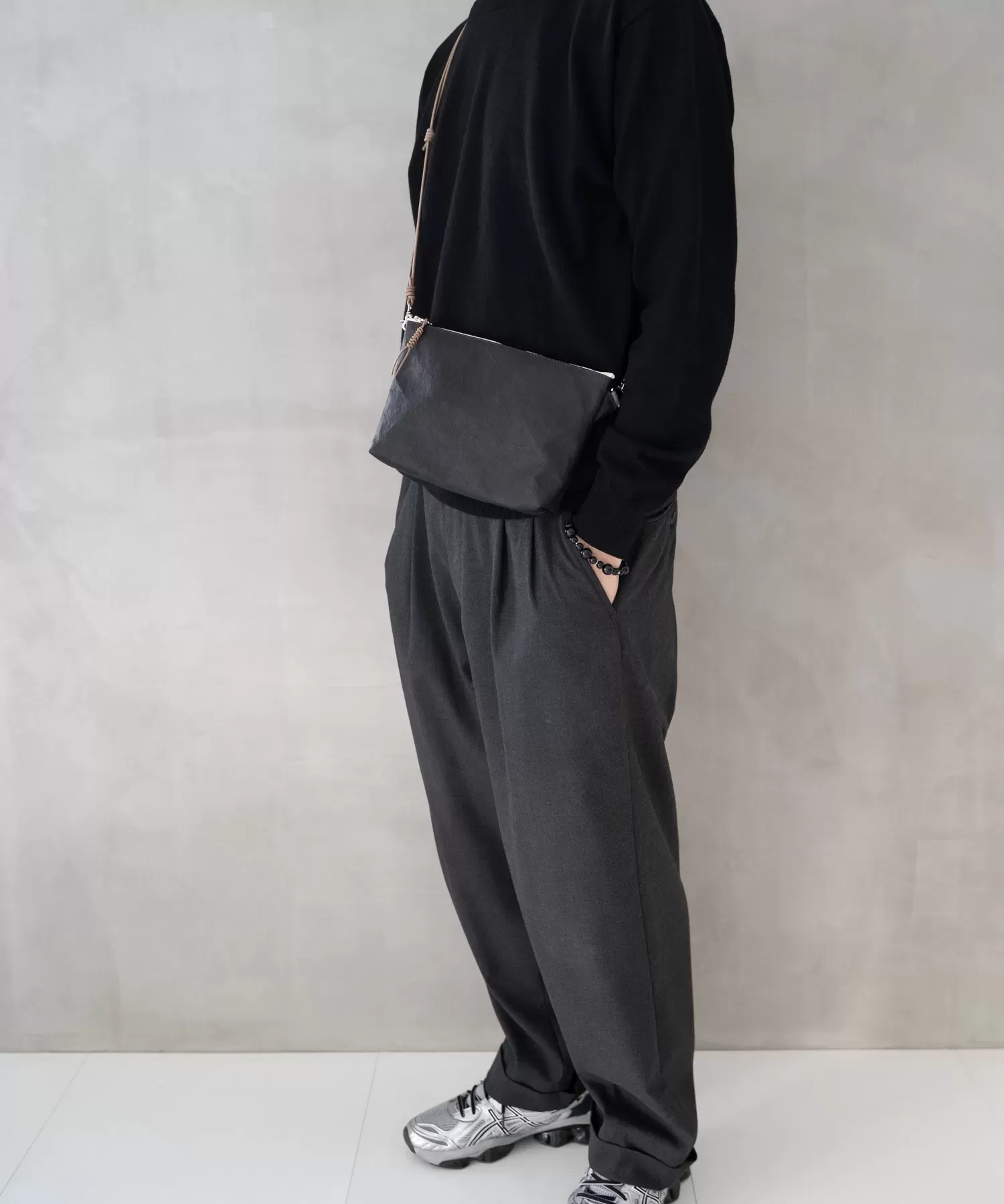 超軽量ダイニーマレザー 2WAYサコッシュ