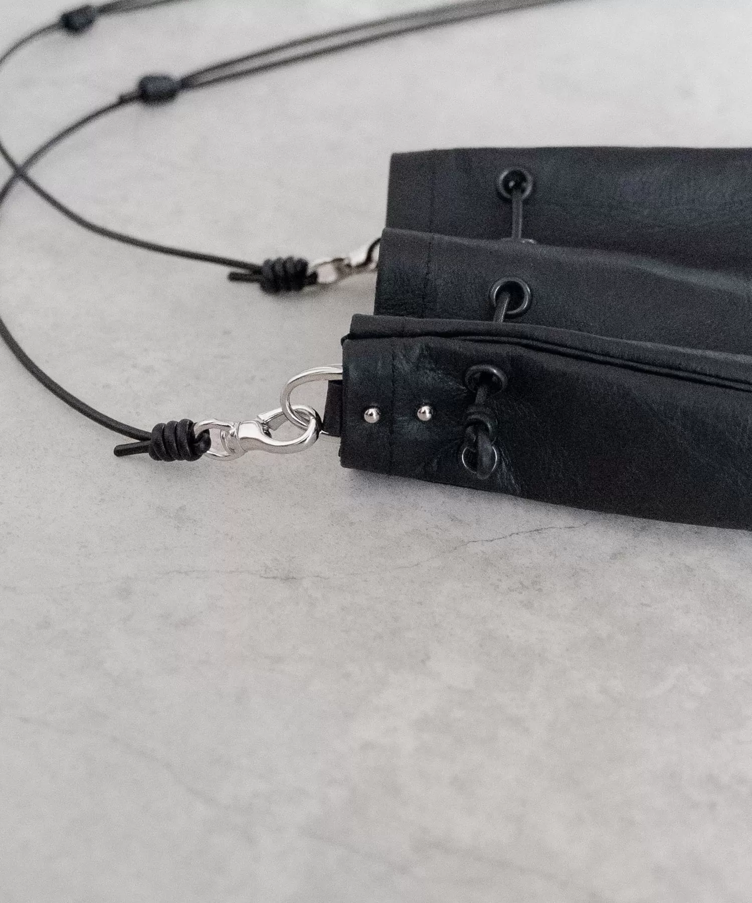 超軽量ダイニーマレザー メディスンバッグ M