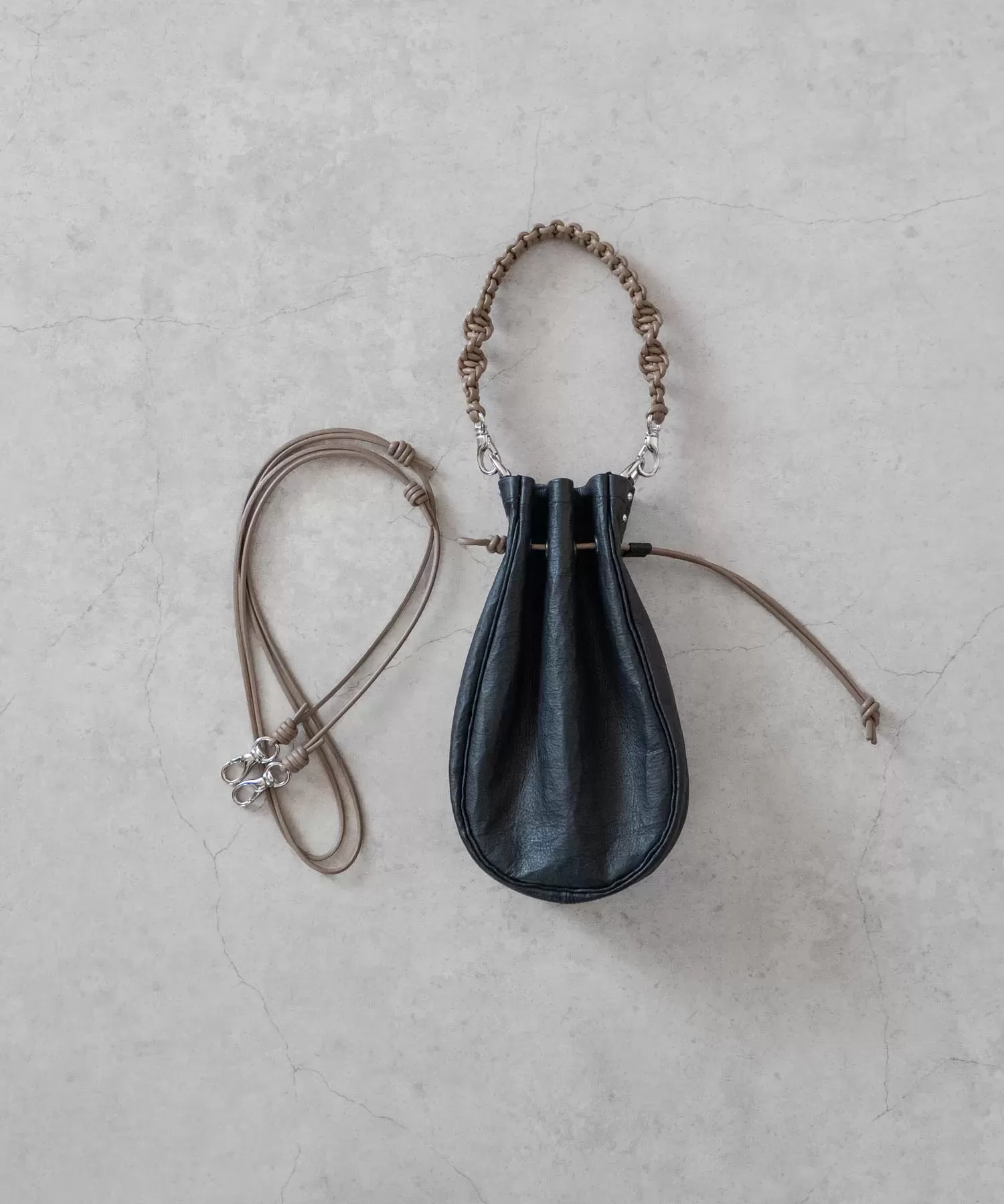 超軽量ダイニーマレザー メディスンバッグ M+ハンドストラップ