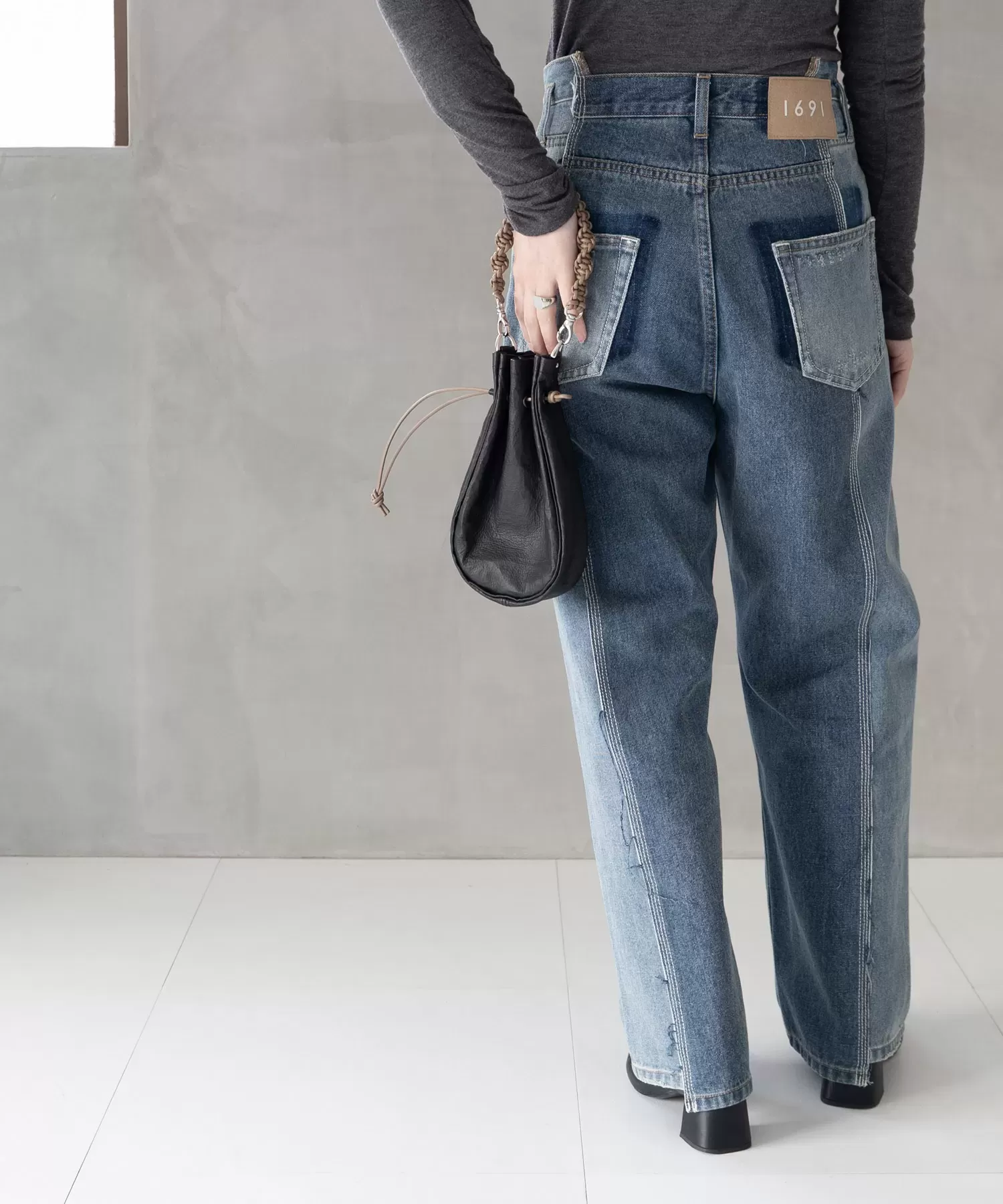 超軽量ダイニーマレザー メディスンバッグ M+ハンドストラップ