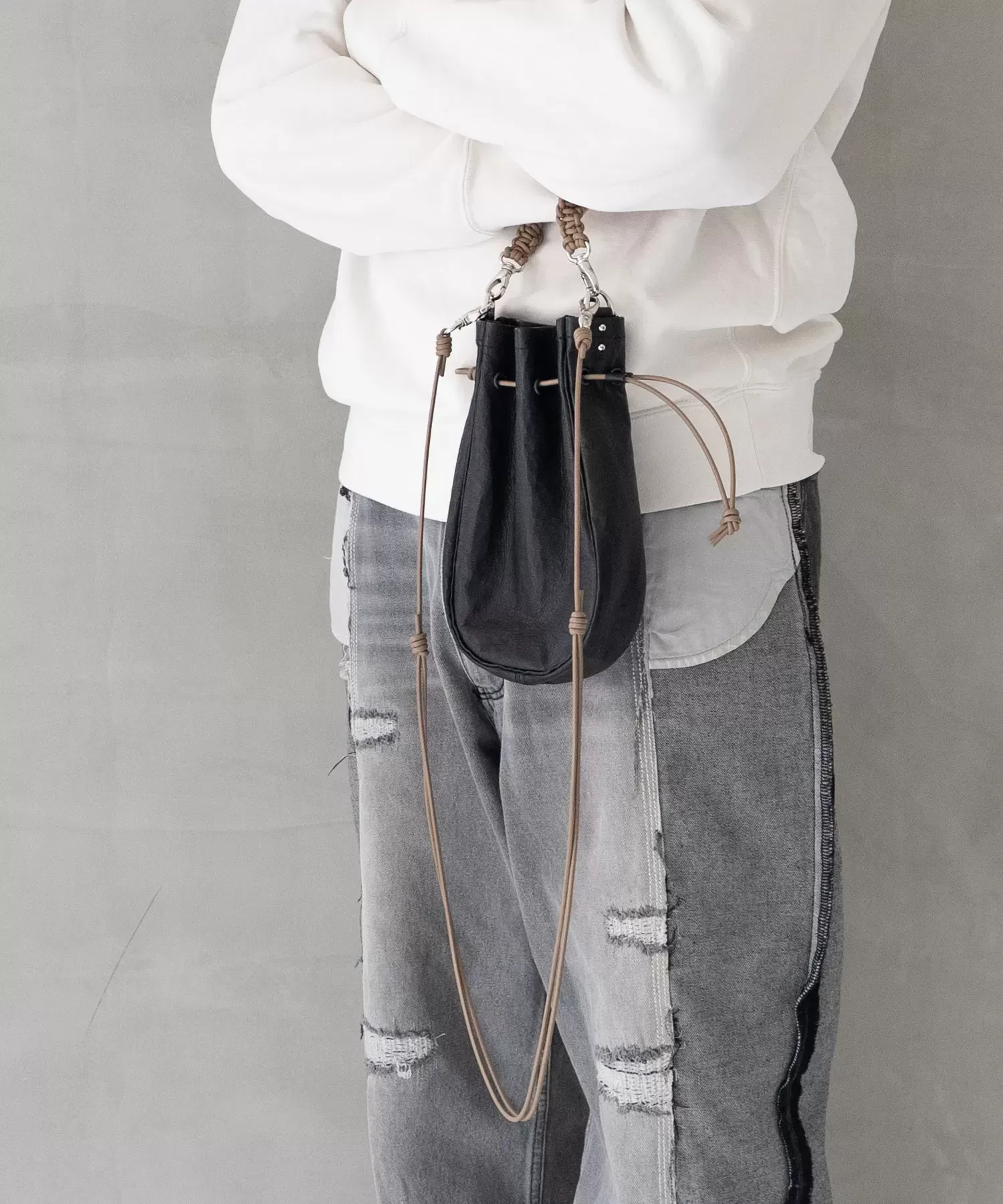 超軽量ダイニーマレザー メディスンバッグ M+ハンドストラップ