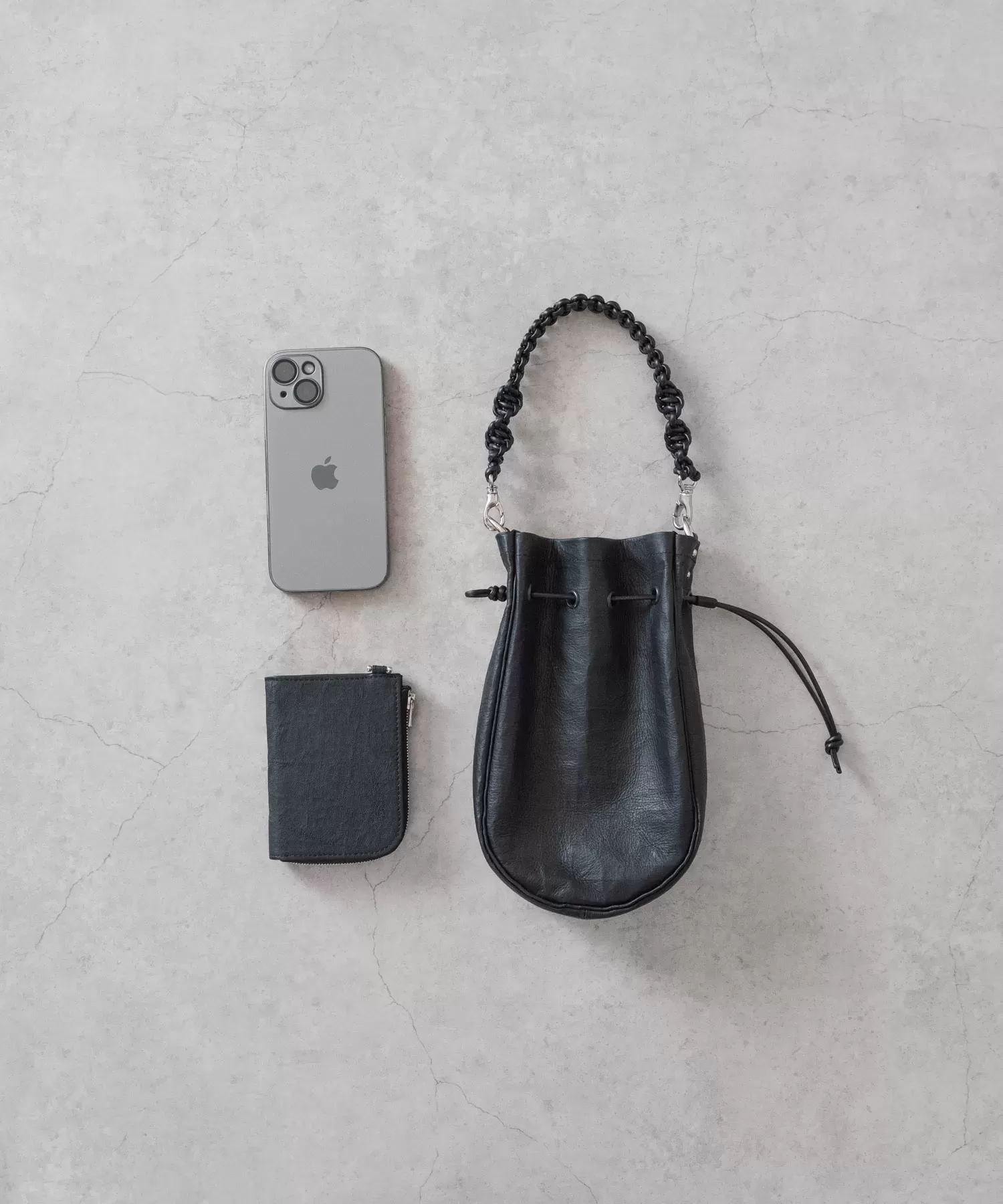 超軽量ダイニーマレザー メディスンバッグ M+ハンドストラップ