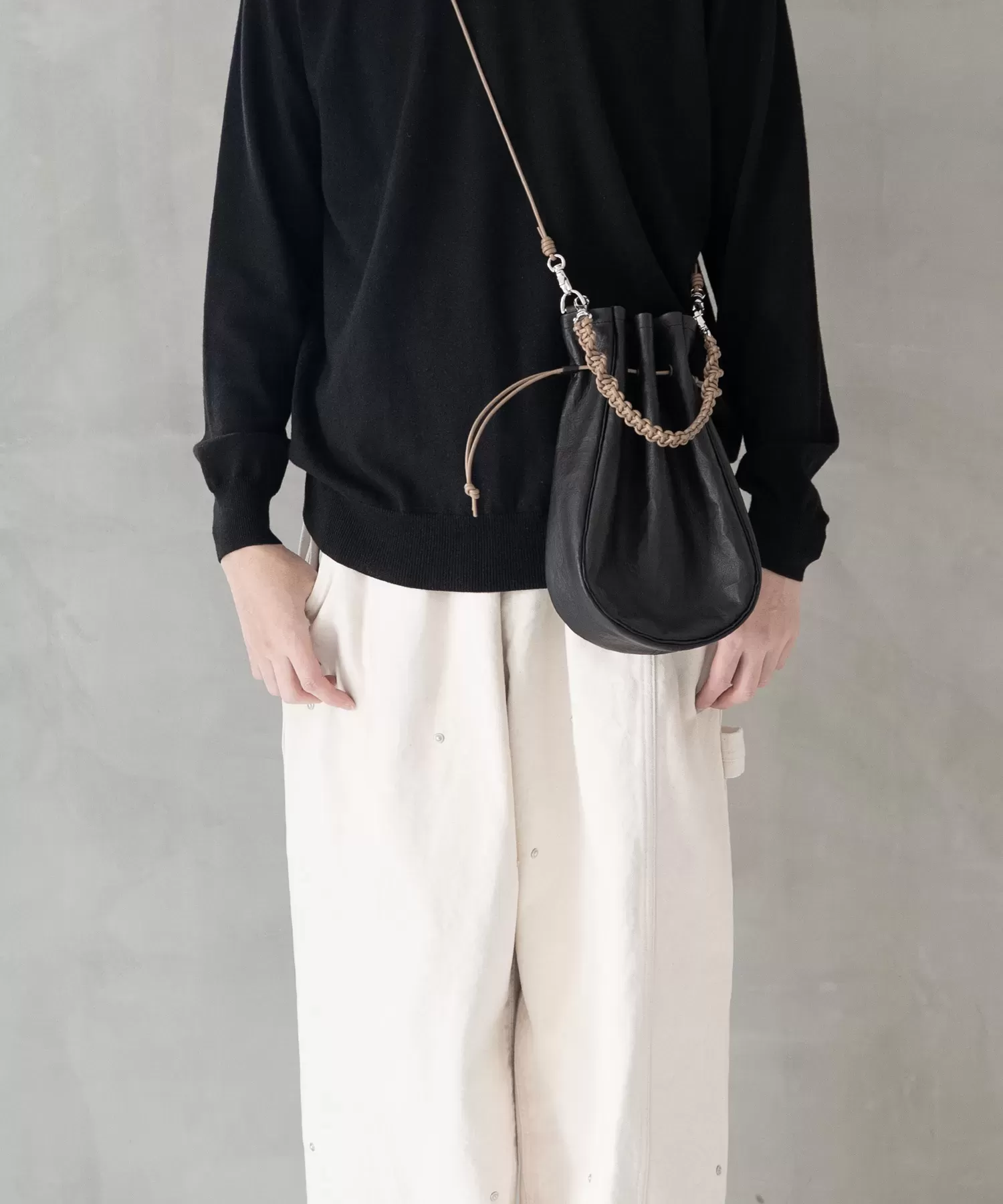 超軽量ダイニーマレザー メディスンバッグ L+ハンドストラップ