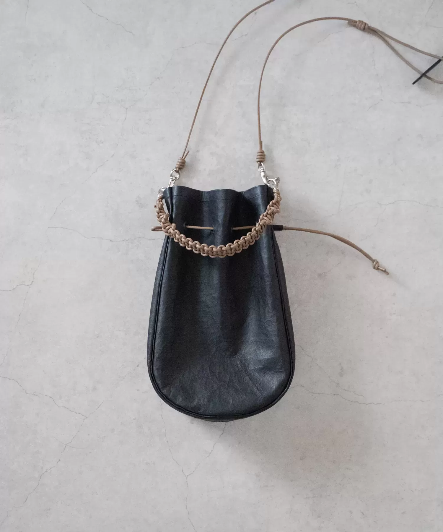 超軽量ダイニーマレザー メディスンバッグ L+ハンドストラップ