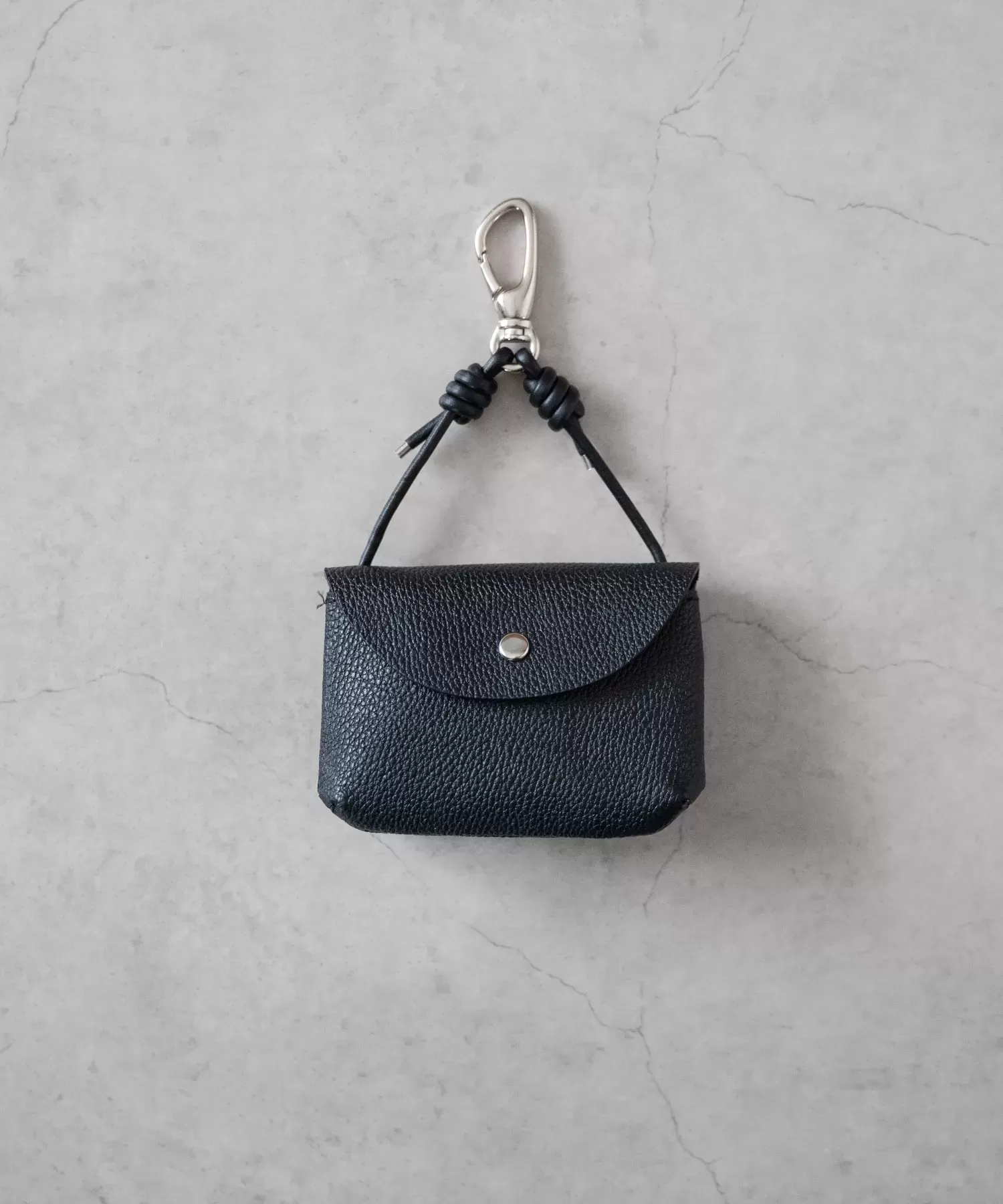 シュリンクレザー フックポーチ