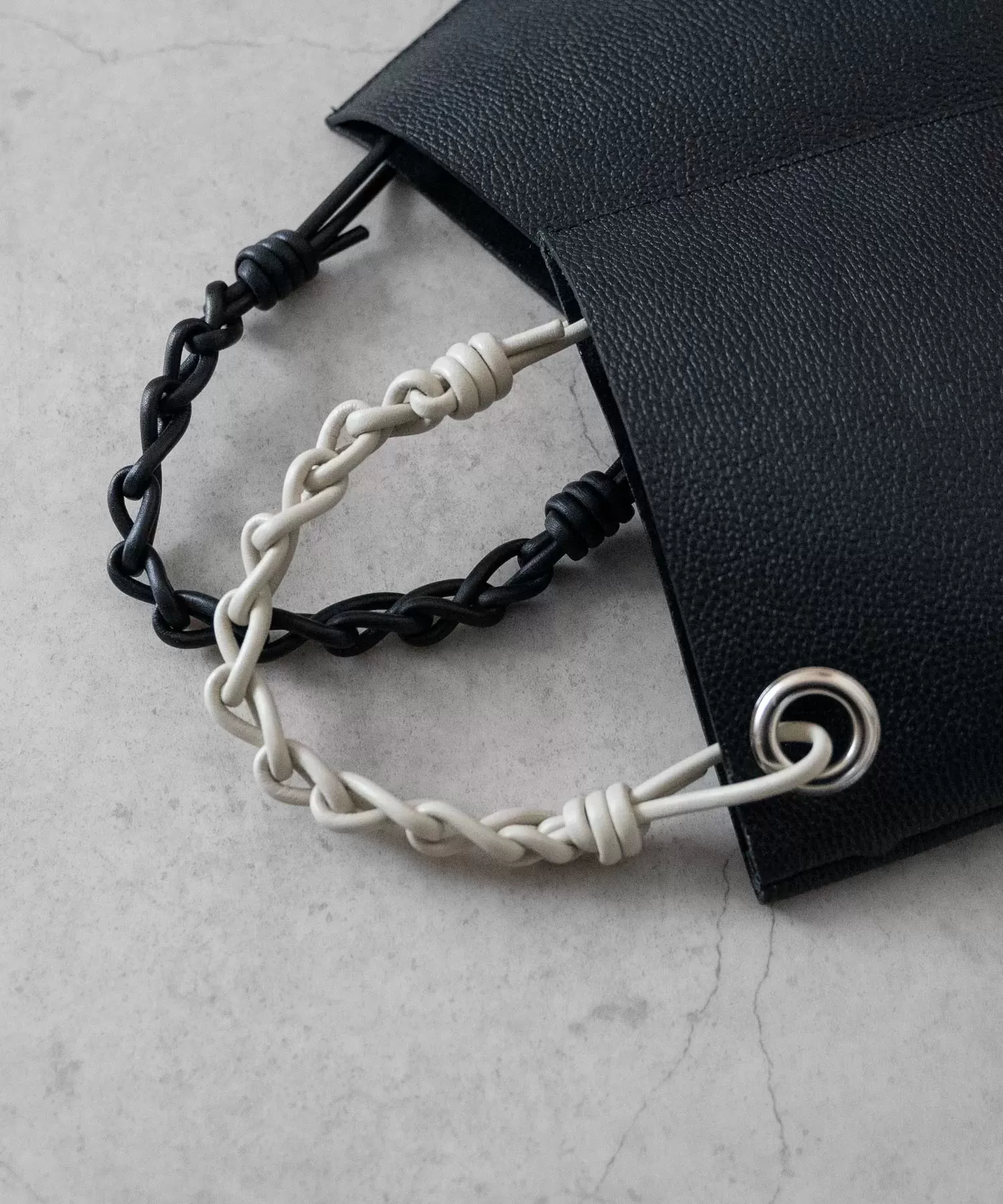 シュリンクレザー チェーンハンドルミニバッグ