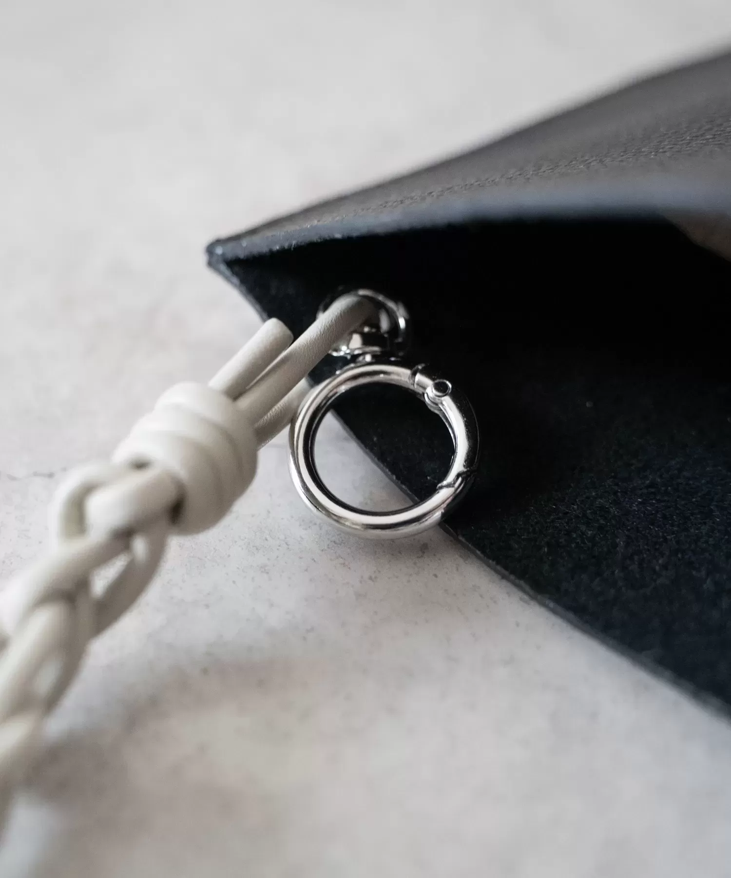 シュリンクレザー チェーンハンドルミニバッグ