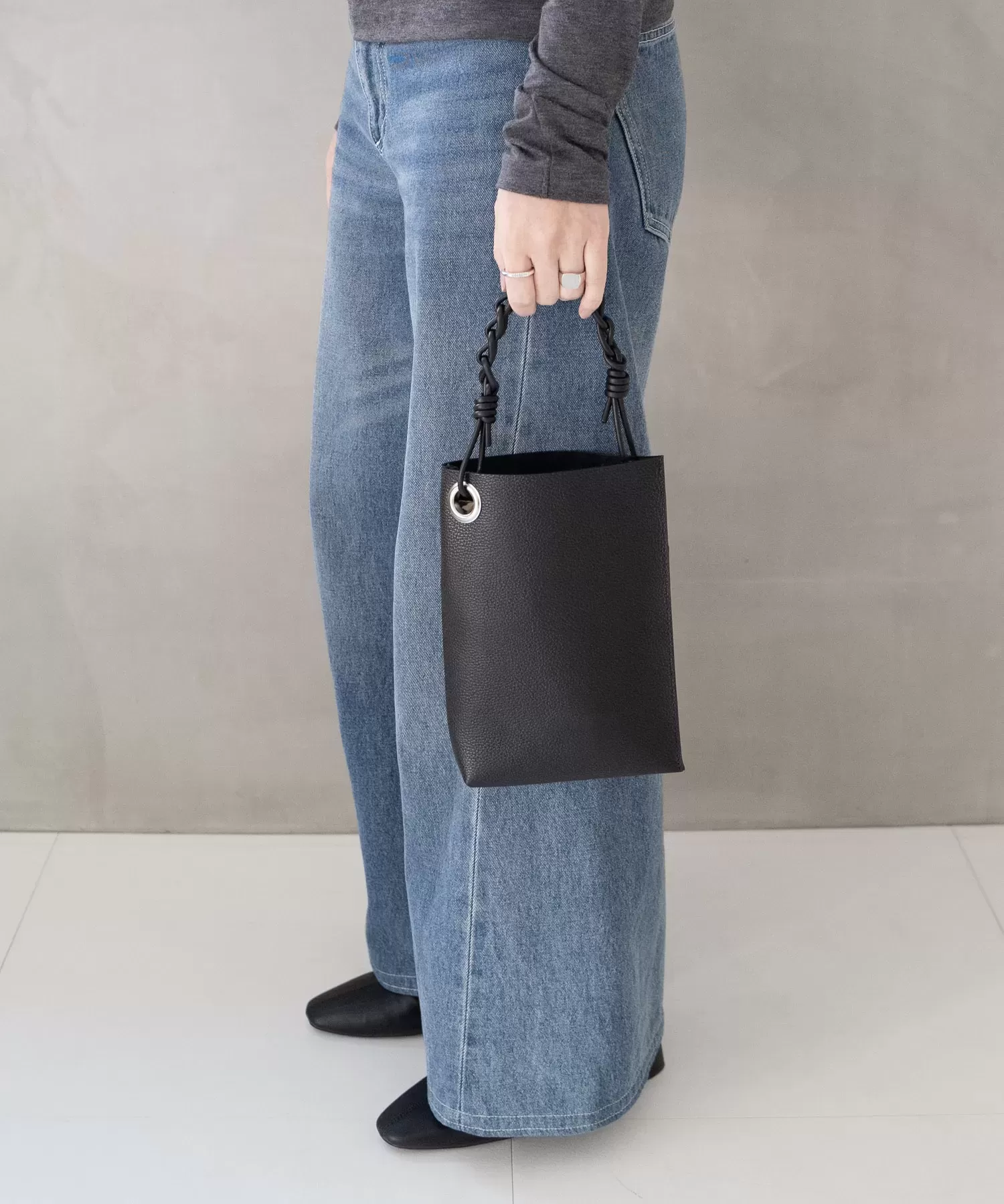 シュリンクレザー チェーンハンドルミニバッグ