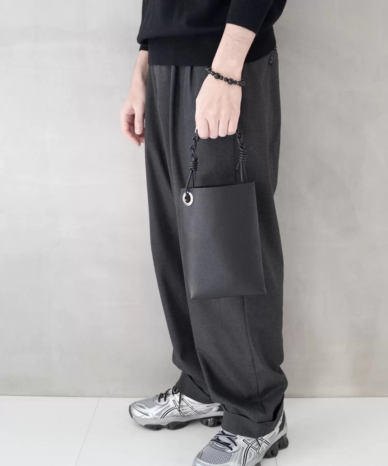 シュリンクレザー チェーンハンドルミニバッグ