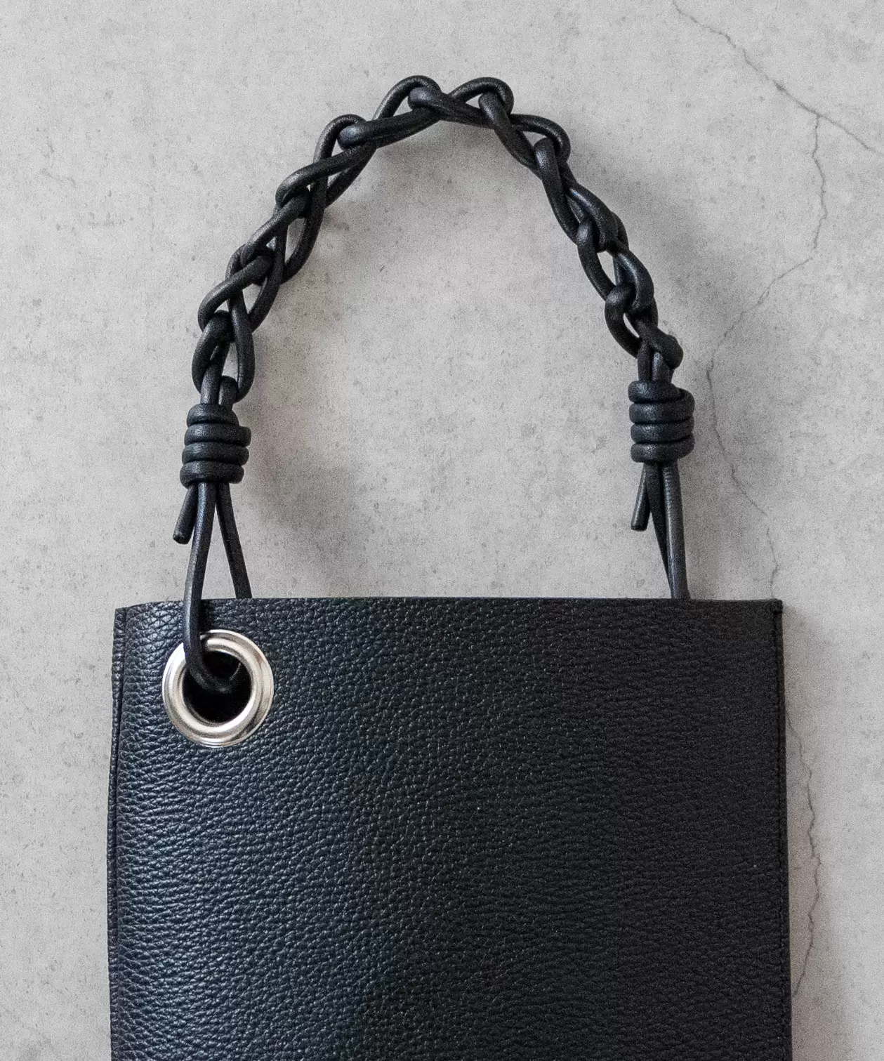 シュリンクレザー チェーンハンドルミニバッグ