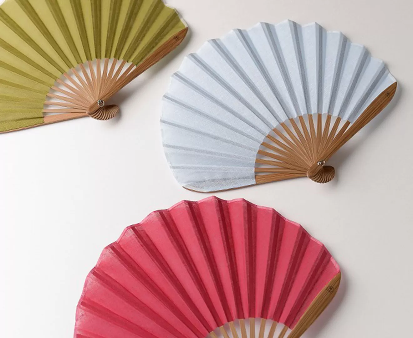 ガーゼ素材のふわり扇子