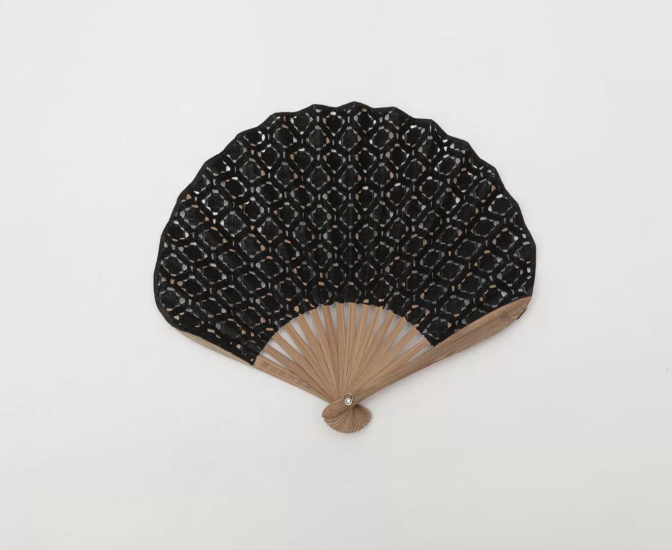 レース素材のふわり扇子